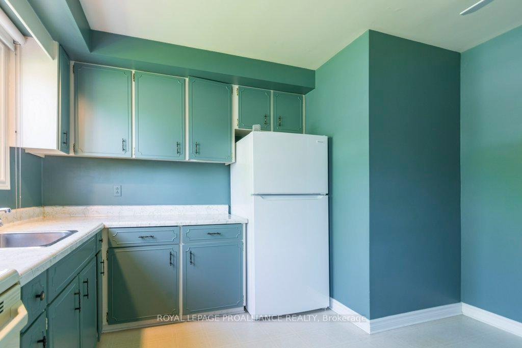 Photo 10 of 41 Parkdale Drive, Belleville, Belleville Ward — HOMEH