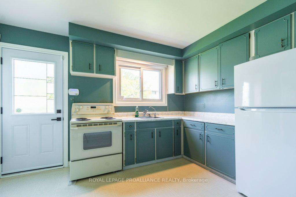 Photo 11 of 41 Parkdale Drive, Belleville, Belleville Ward — HOMEH