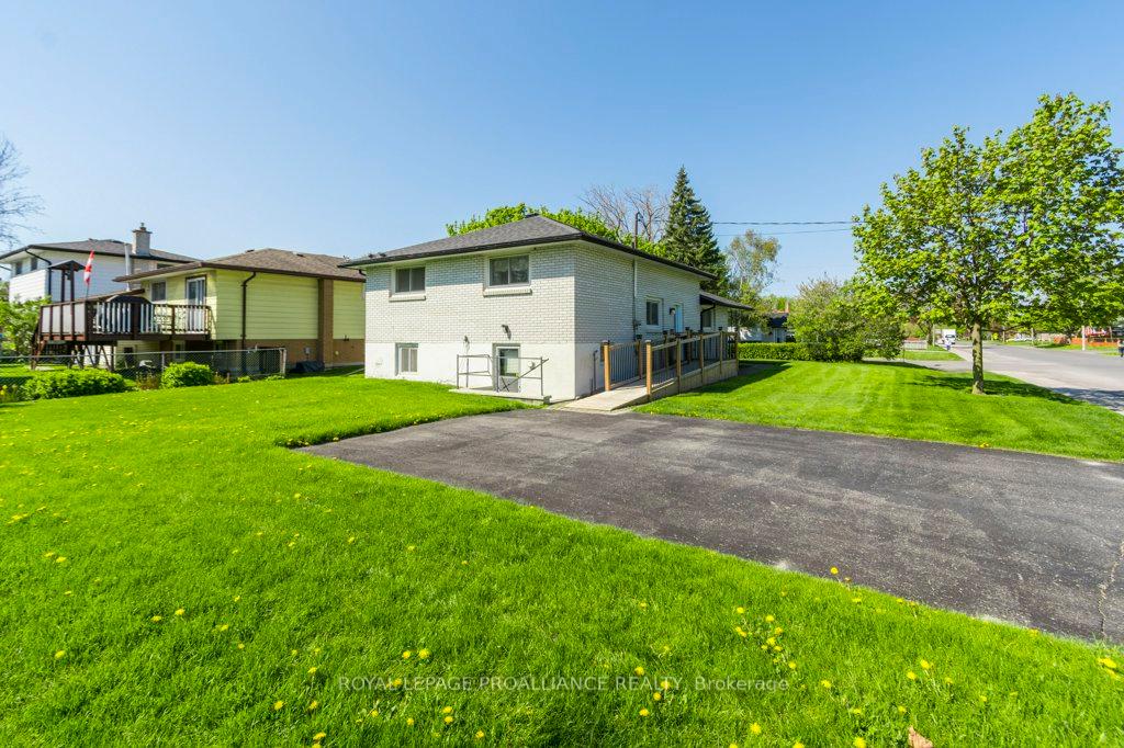 Photo 23 of 41 Parkdale Drive, Belleville, Belleville Ward — HOMEH