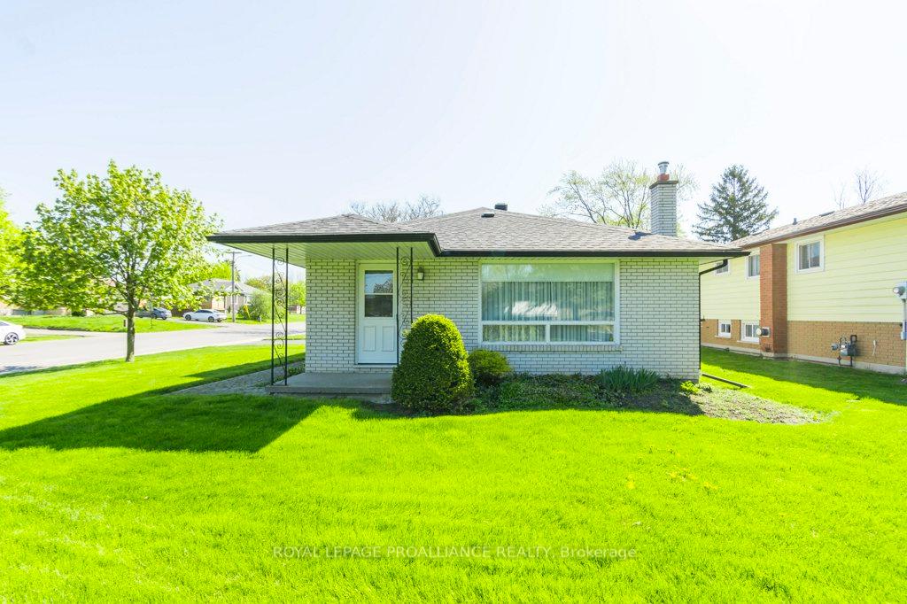 Photo 24 of 41 Parkdale Drive, Belleville, Belleville Ward — HOMEH