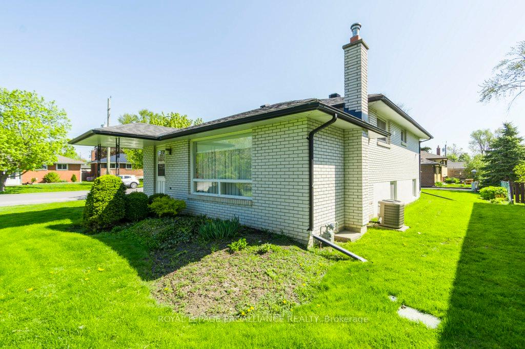 Photo 25 of 41 Parkdale Drive, Belleville, Belleville Ward — HOMEH