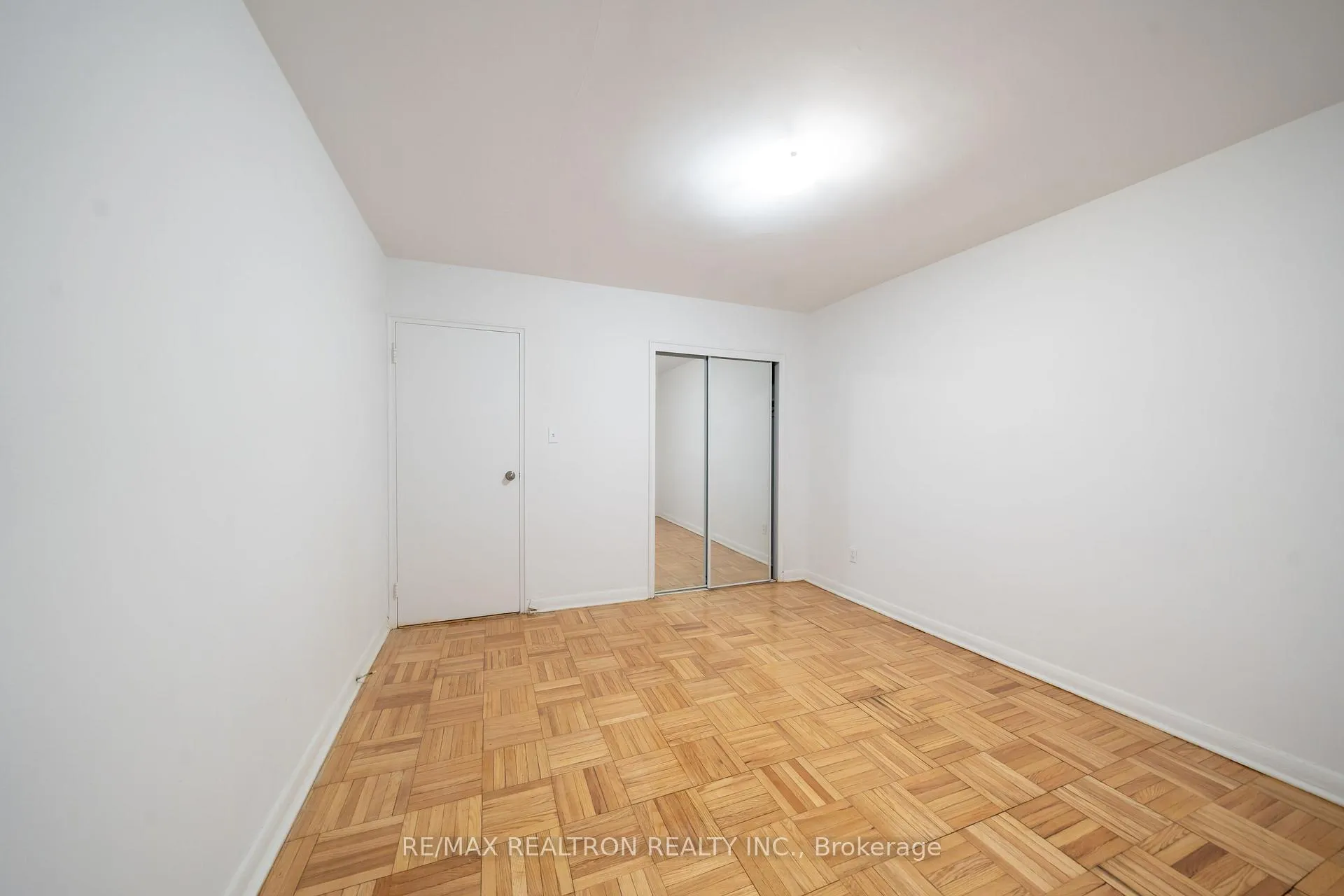 Photo 3 of Unit 211, 77 Erskine Avenue, Toronto, Mount Pleasant West — HOMEH