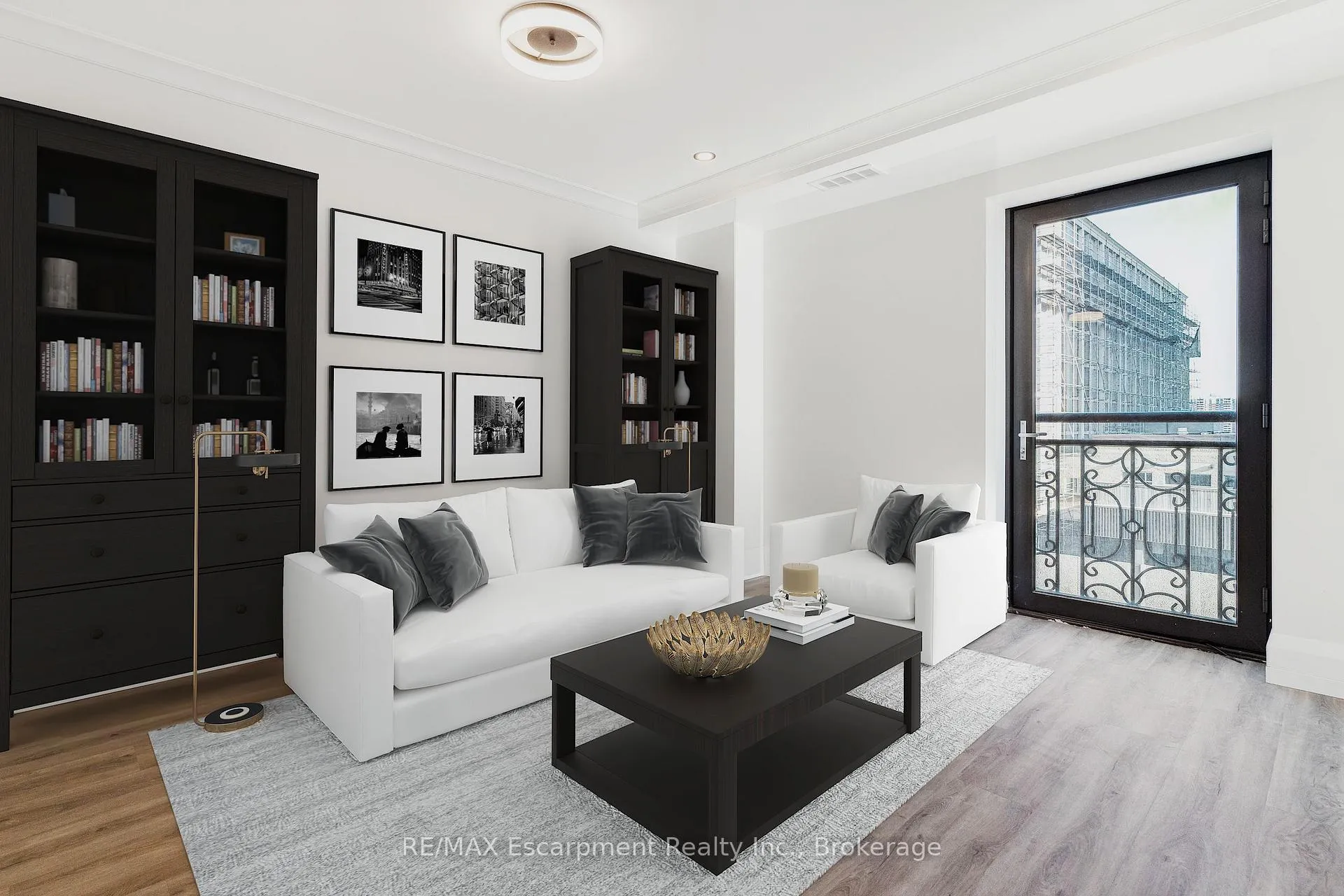 Front of Unit 618, 118 King Street E