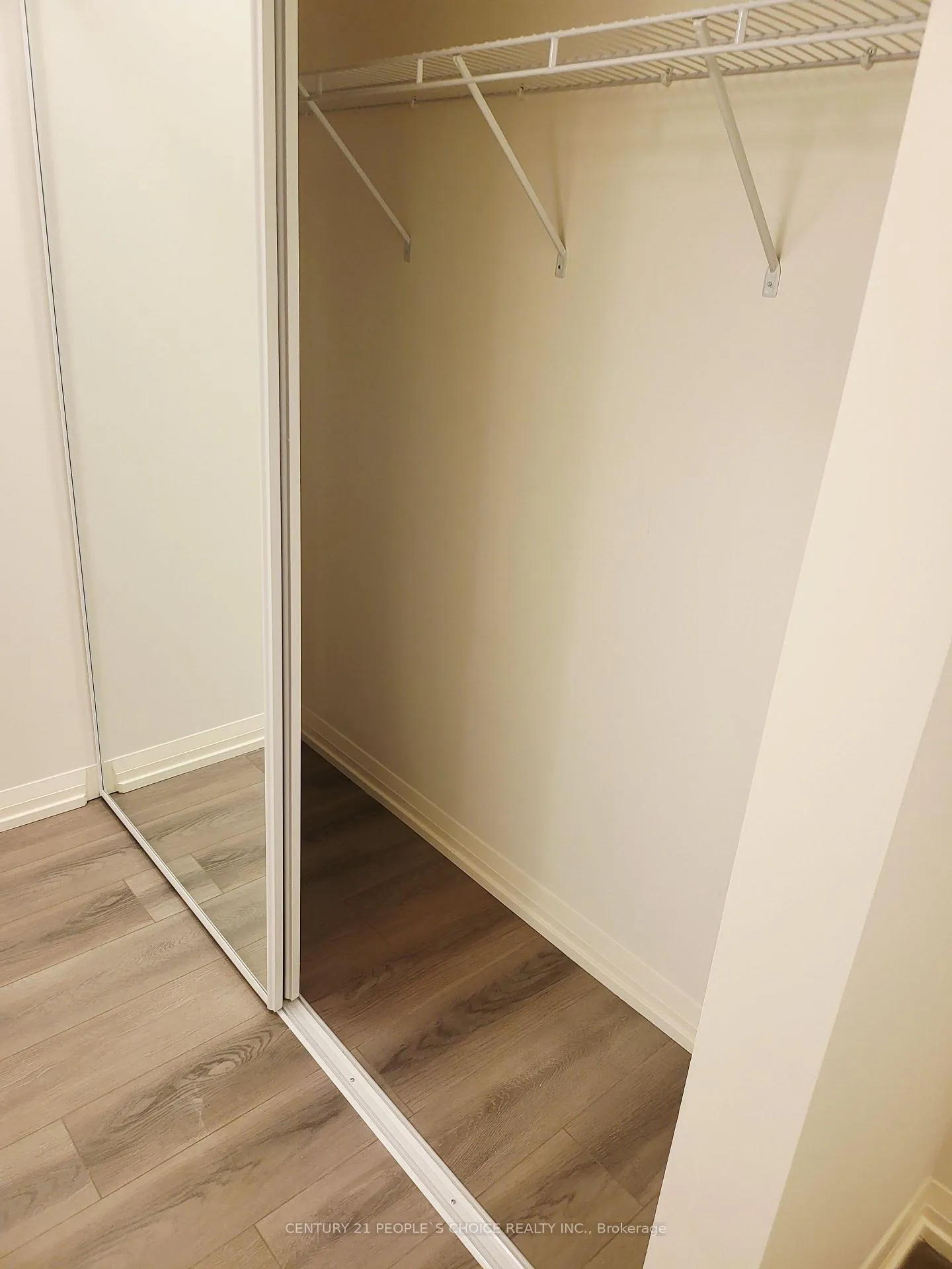 Photo 4 of Unit 309, 27 Korda Gate, Vaughan, Vellore Village — HOMEH