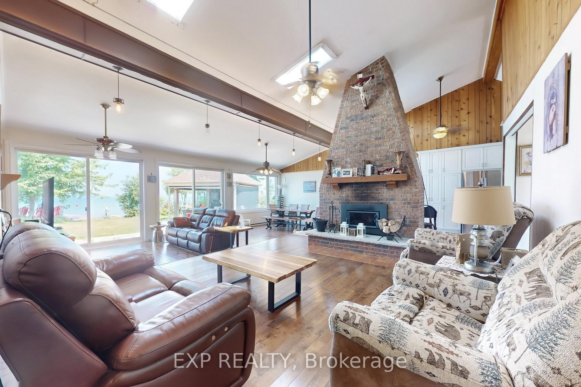 Photo 7 of 230 Lake Drive E, Georgina, Historic Lakeshore Communities — HOMEH