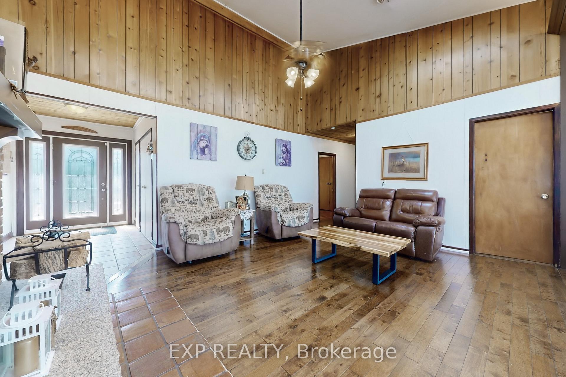 Photo 9 of 230 Lake Drive E, Georgina, Historic Lakeshore Communities — HOMEH