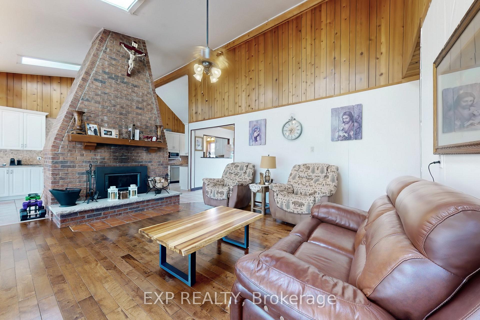 Photo 10 of 230 Lake Drive E, Georgina, Historic Lakeshore Communities — HOMEH