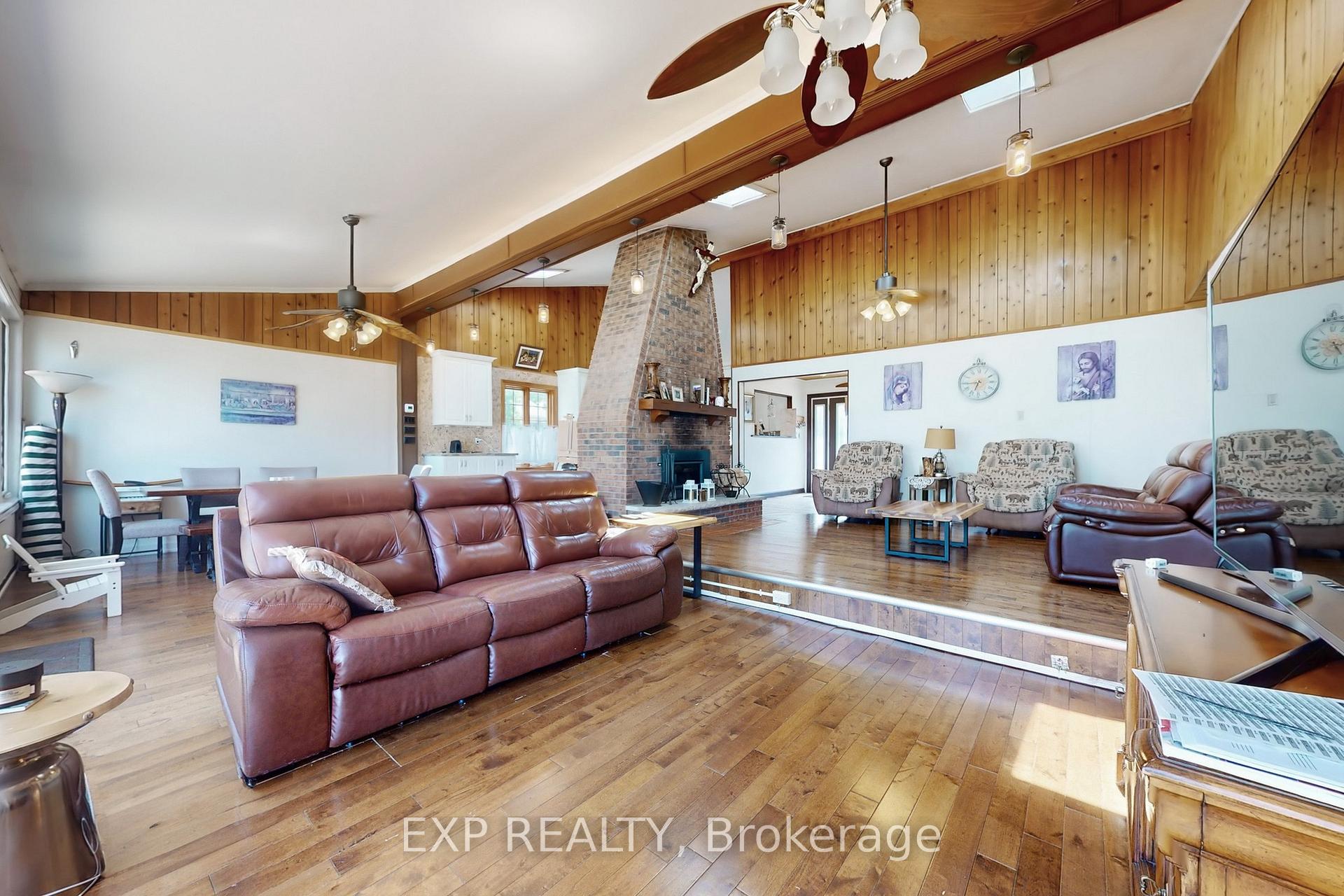 Photo 12 of 230 Lake Drive E, Georgina, Historic Lakeshore Communities — HOMEH