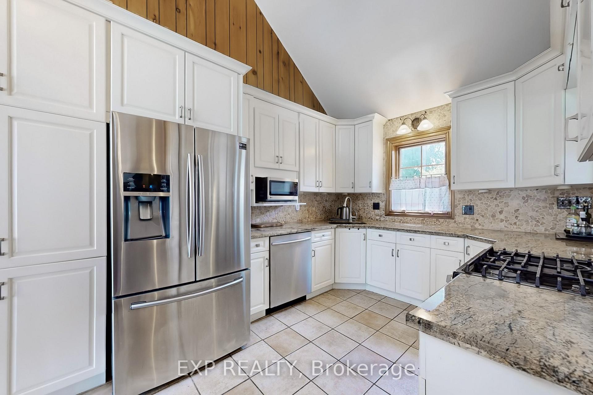 Photo 14 of 230 Lake Drive E, Georgina, Historic Lakeshore Communities — HOMEH