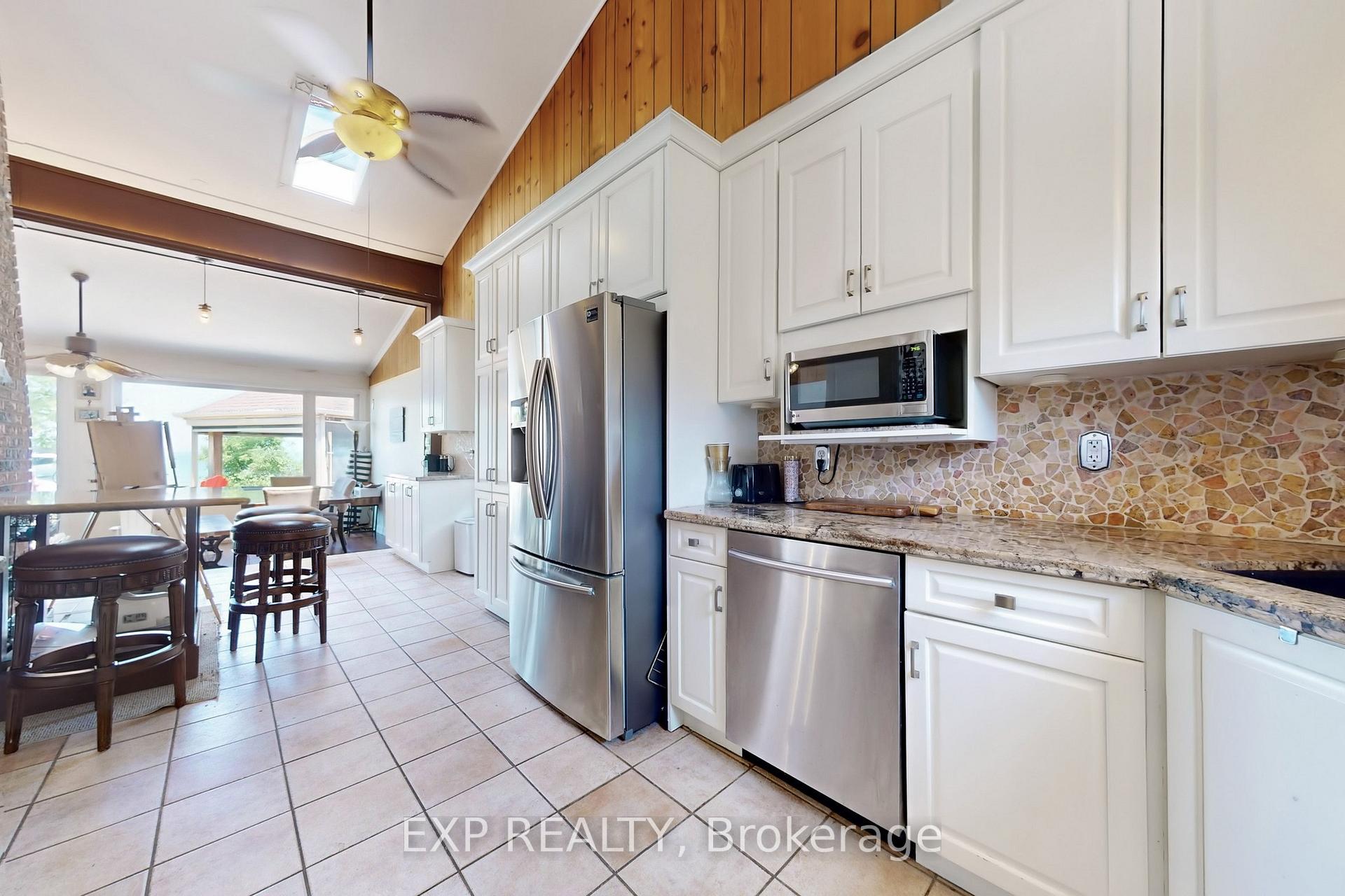 Photo 16 of 230 Lake Drive E, Georgina, Historic Lakeshore Communities — HOMEH