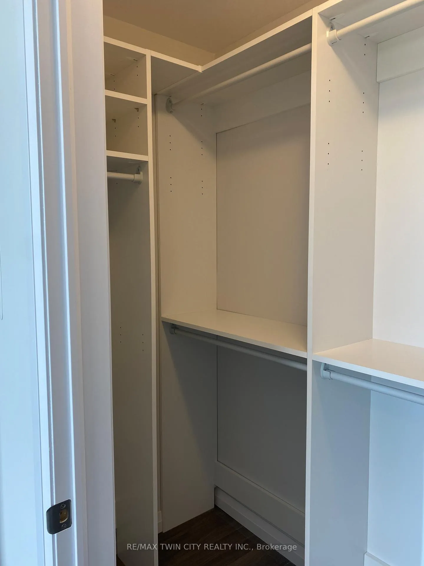 Photo 8 of Unit 2110, 104 Garment Street, Kitchener, City Commercial Core — HOMEH