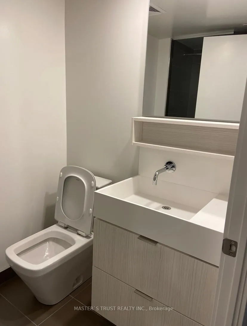 Photo 4 of Unit 711, 5 Soudan Avenue, Toronto, Mount Pleasant West — HOMEH