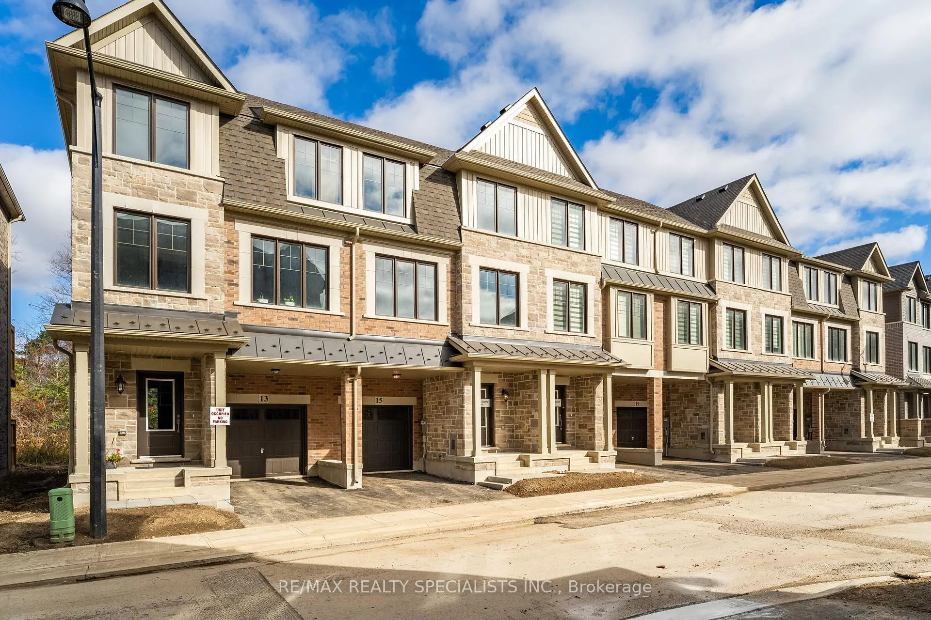 Photo 2 of 15 Folcroft Street, Brampton, Credit Valley — HOMEH