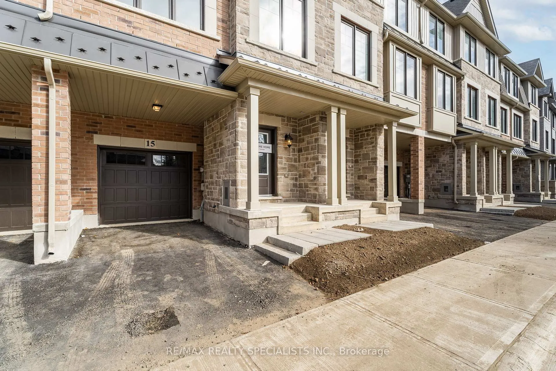 Photo 3 of 15 Folcroft Street, Brampton, Credit Valley — HOMEH