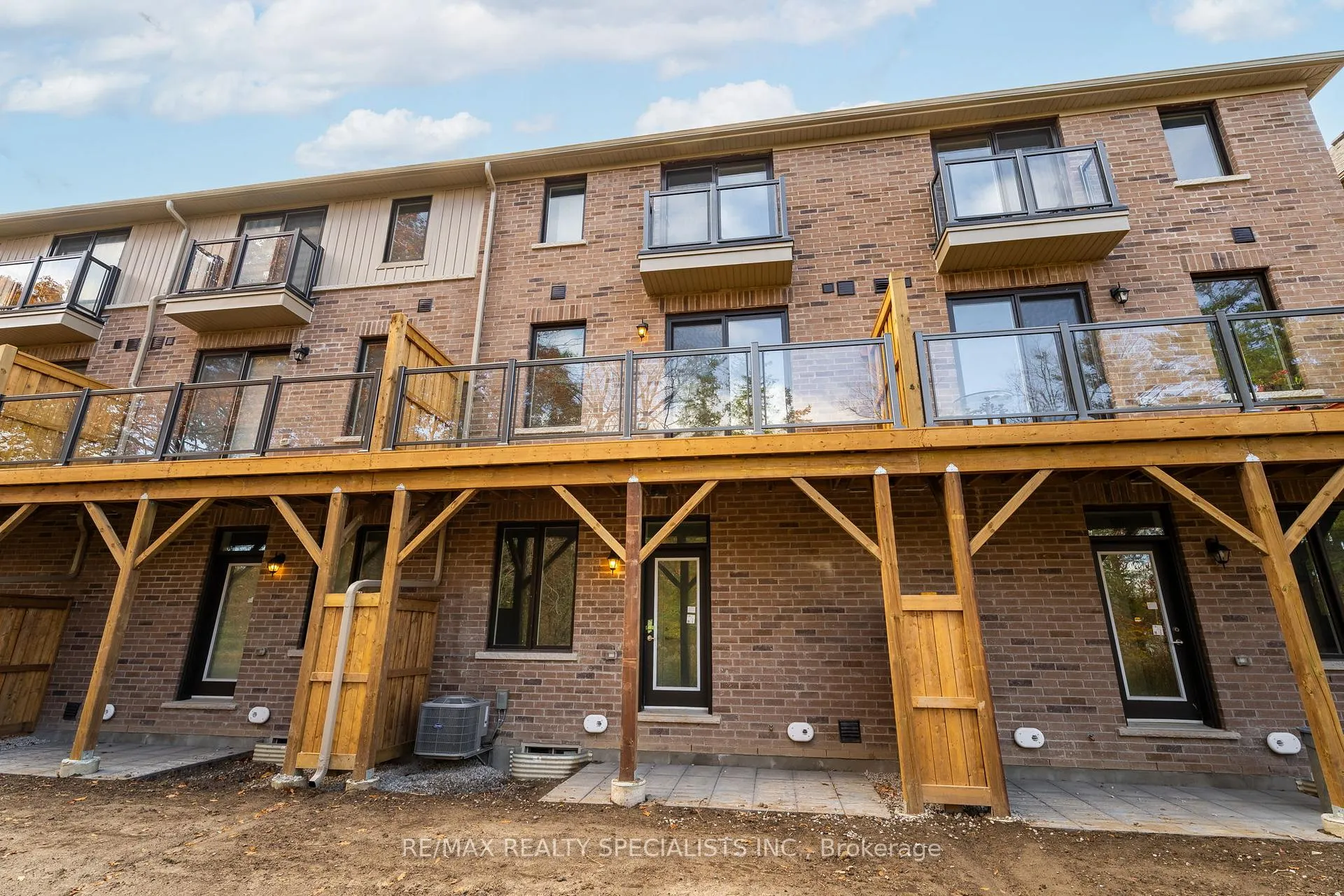 Photo 35 of 15 Folcroft Street, Brampton, Credit Valley — HOMEH