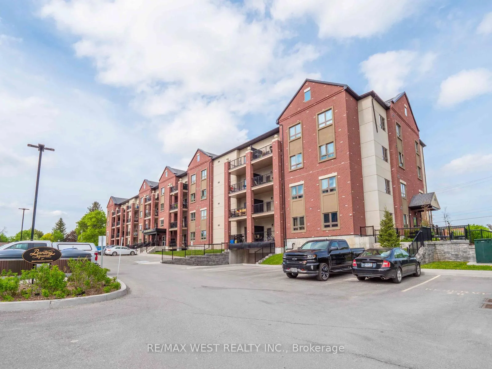Photo 2 of Unit 104, 161 Wellington Street E, New Tecumseth, Alliston — HOMEH