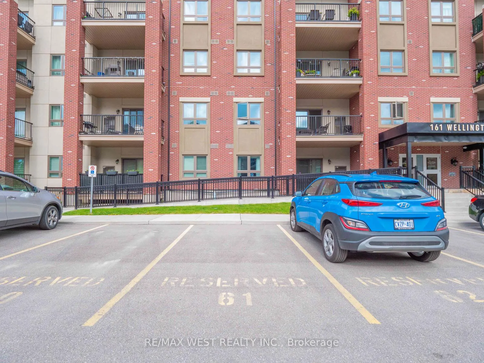Photo 3 of Unit 104, 161 Wellington Street E, New Tecumseth, Alliston — HOMEH