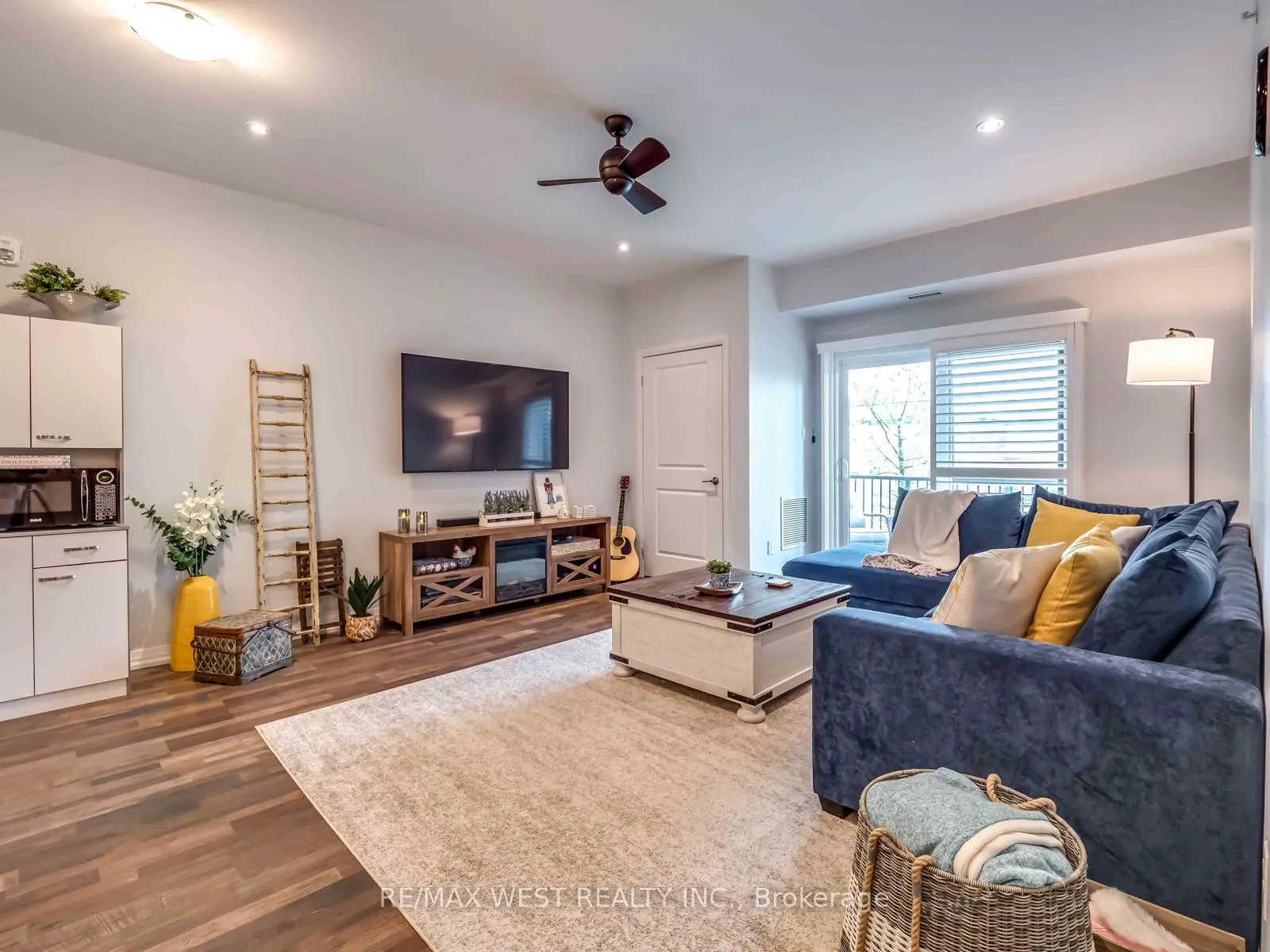 Photo 16 of Unit 104, 161 Wellington Street E, New Tecumseth, Alliston — HOMEH