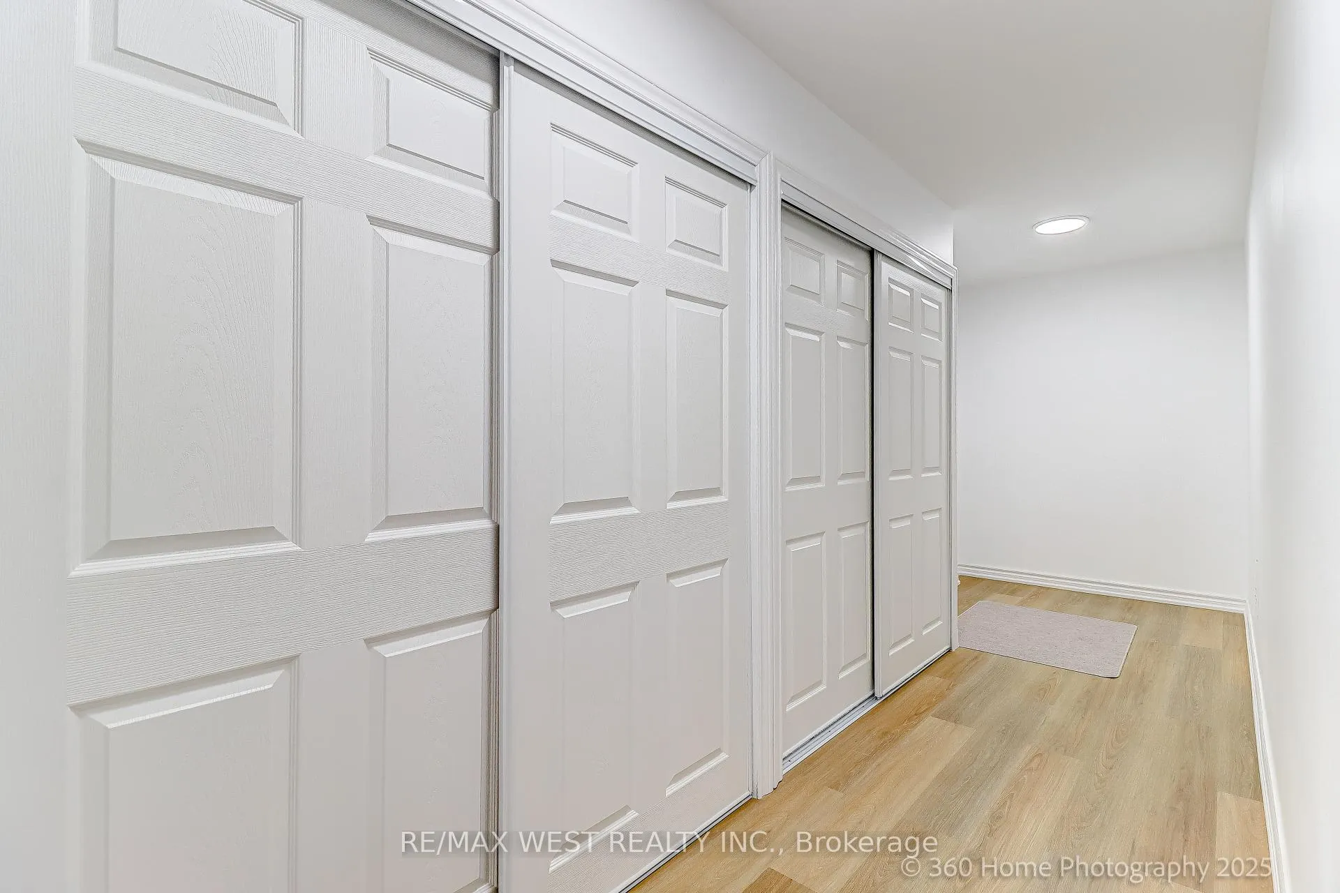 Photo 4 of Unit 803, 3 Massey Square, Toronto, Crescent Town — HOMEH