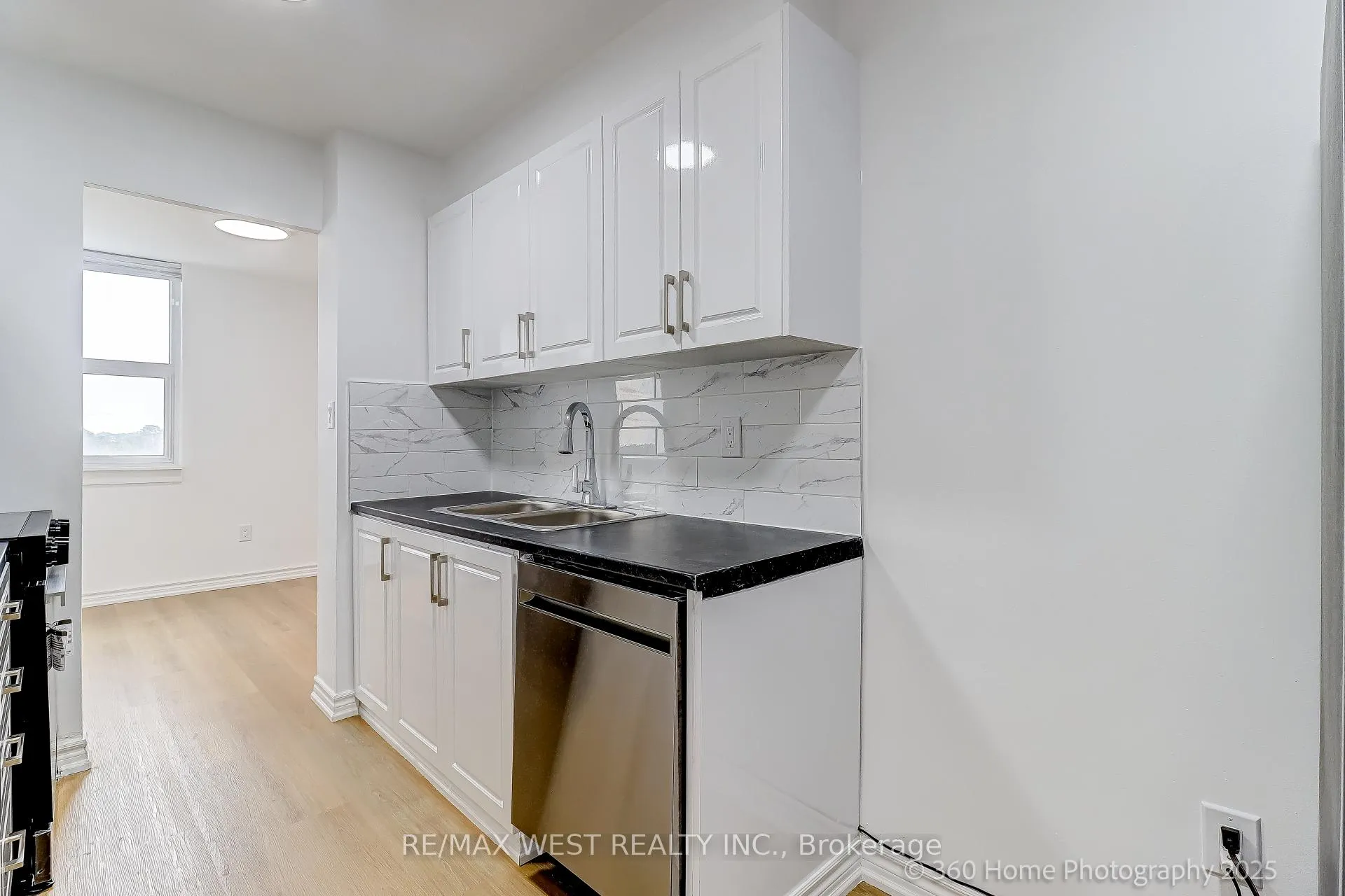 Photo 5 of Unit 803, 3 Massey Square, Toronto, Crescent Town — HOMEH