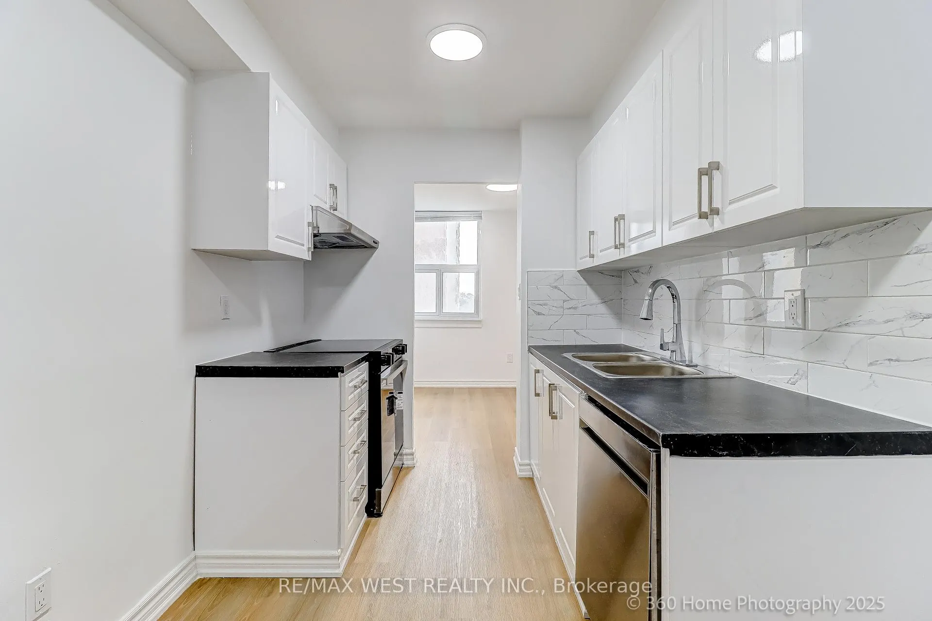 Photo 6 of Unit 803, 3 Massey Square, Toronto, Crescent Town — HOMEH