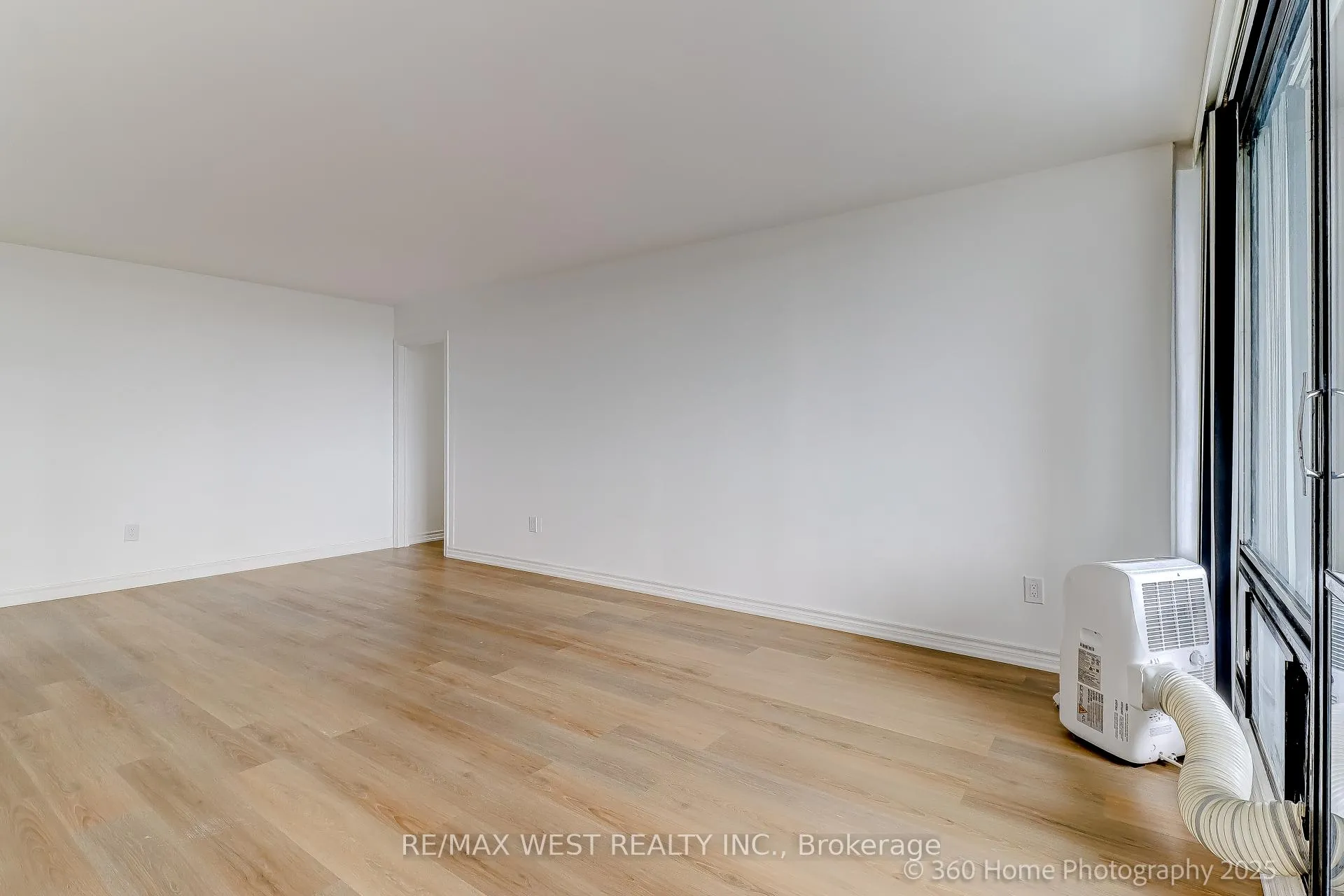Photo 9 of Unit 803, 3 Massey Square, Toronto, Crescent Town — HOMEH