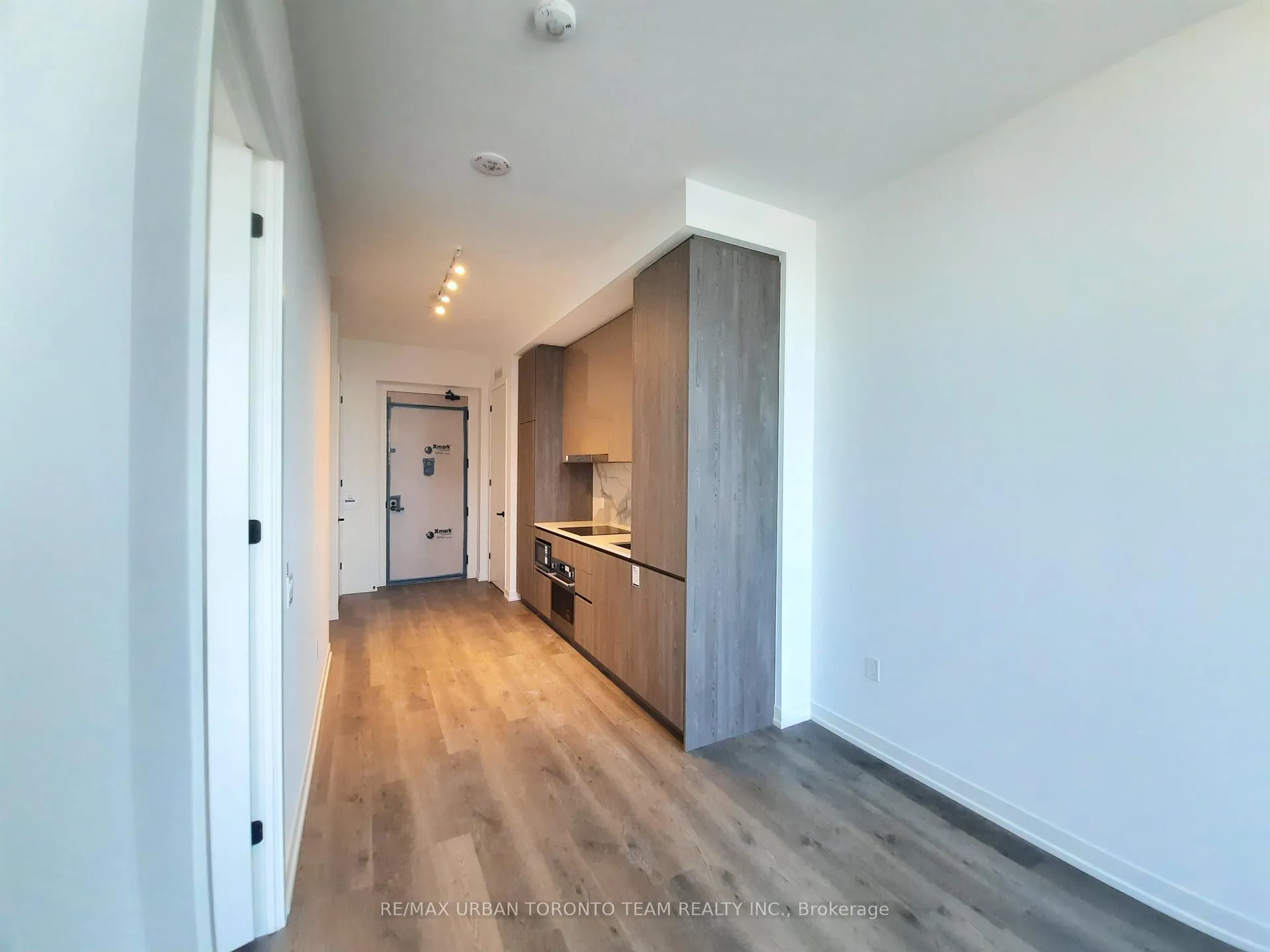 Photo 4 of Unit 606, 8 Interchange Way, Vaughan, Vaughan Corporate Centre — HOMEH