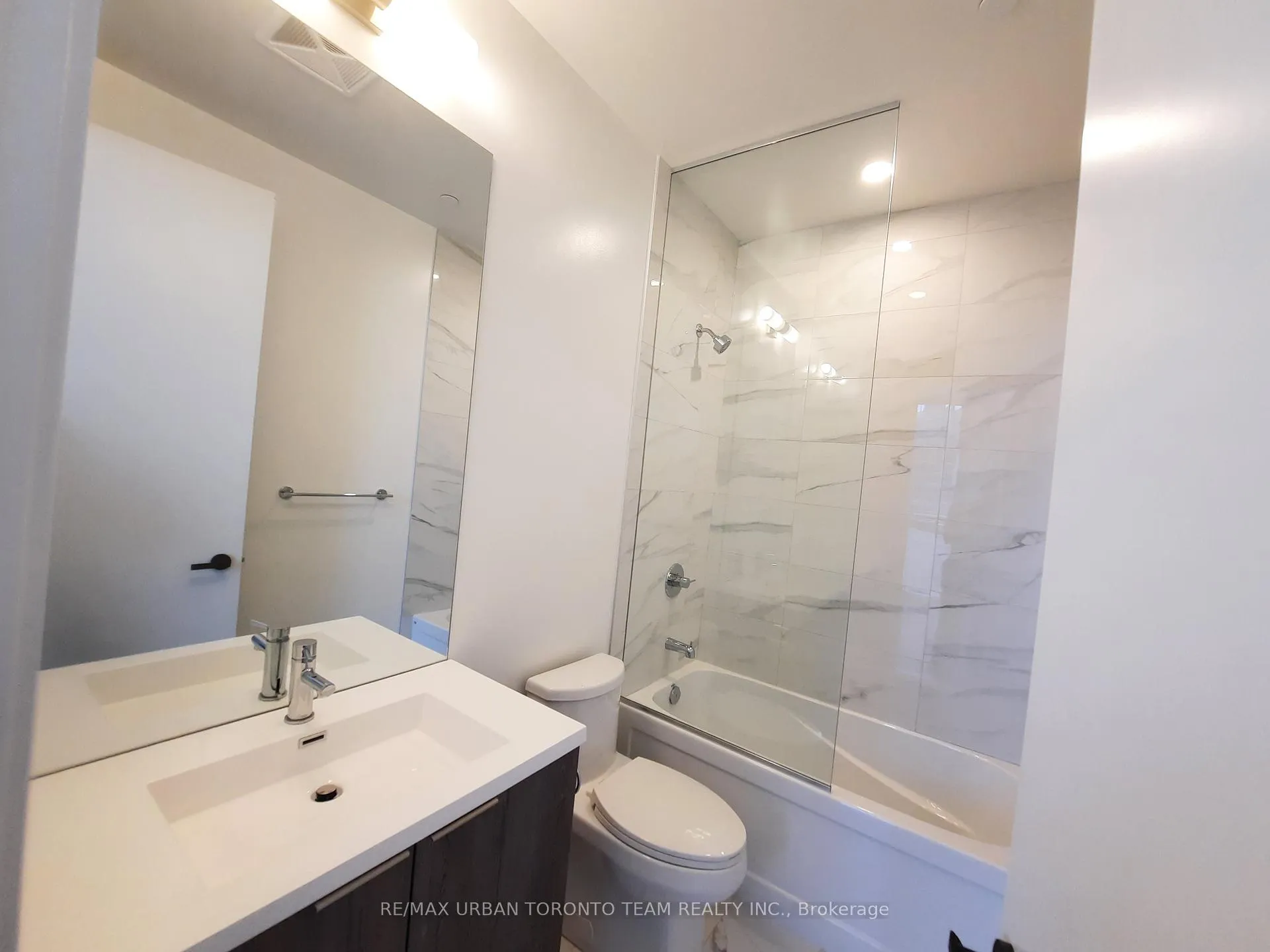 Photo 6 of Unit 606, 8 Interchange Way, Vaughan, Vaughan Corporate Centre — HOMEH
