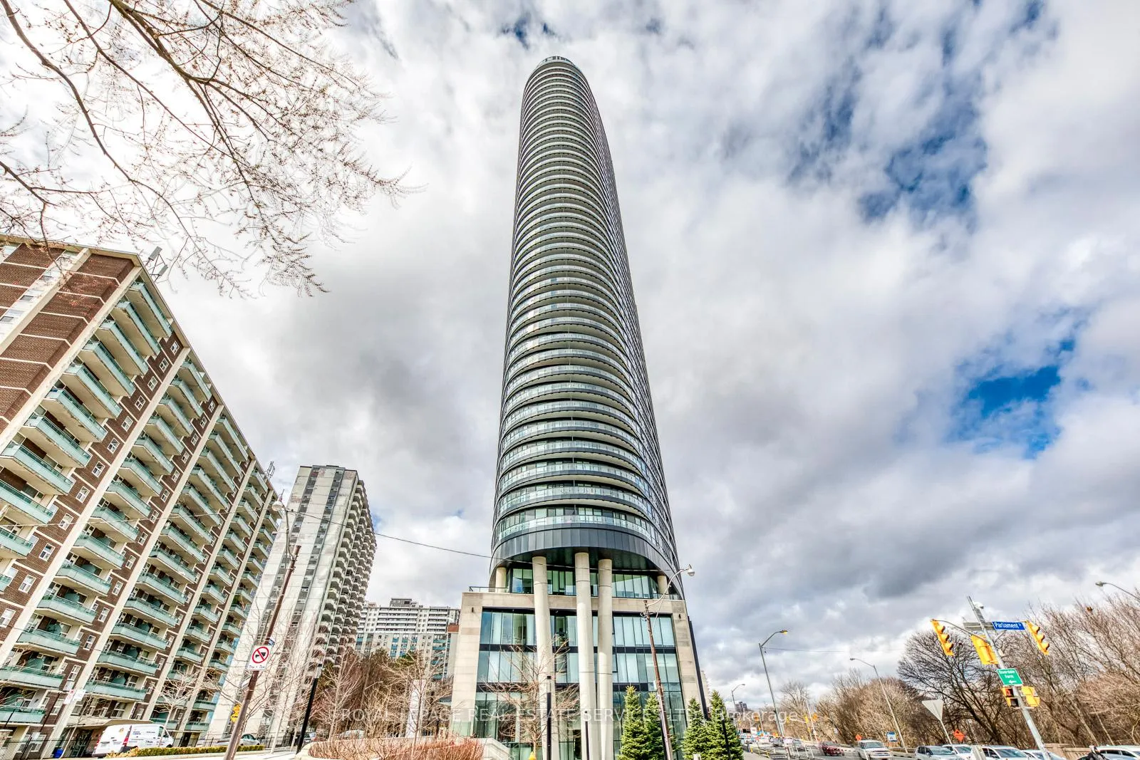 Front of Unit 1320, 585 Bloor Street E