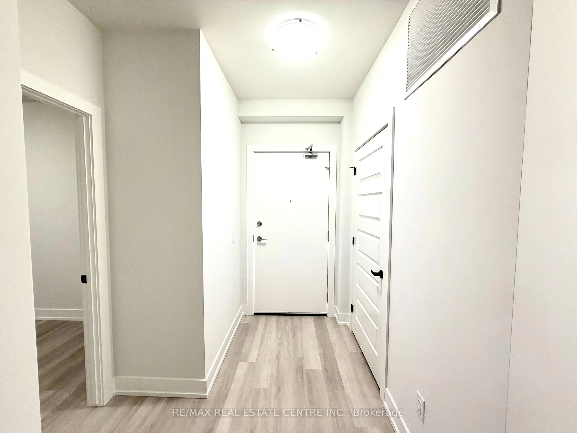 Photo 3 of Unit 401, 1100 Lackner Place, Kitchener — HOMEH