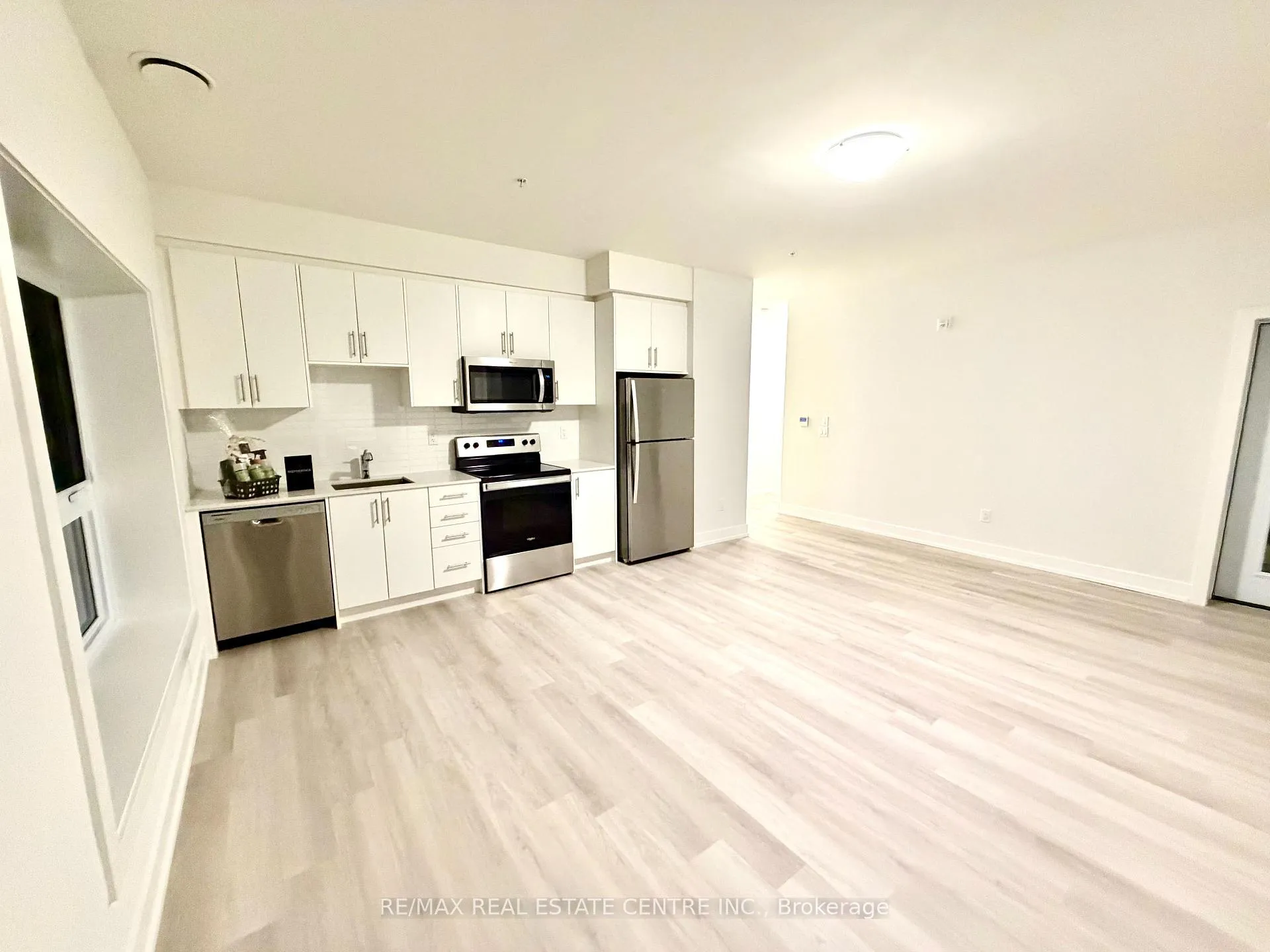 Photo 4 of Unit 401, 1100 Lackner Place, Kitchener — HOMEH