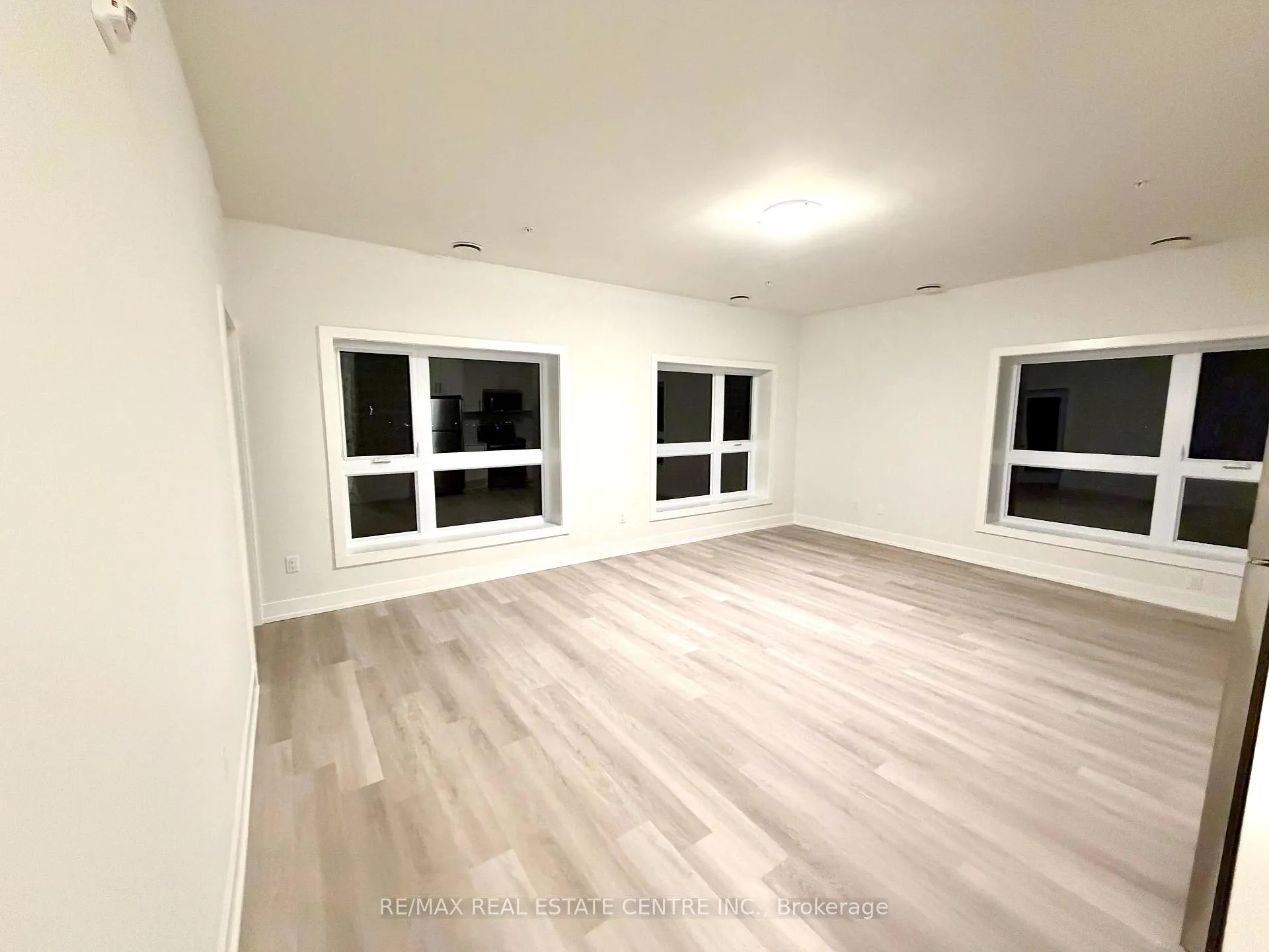 Photo 6 of Unit 401, 1100 Lackner Place, Kitchener — HOMEH