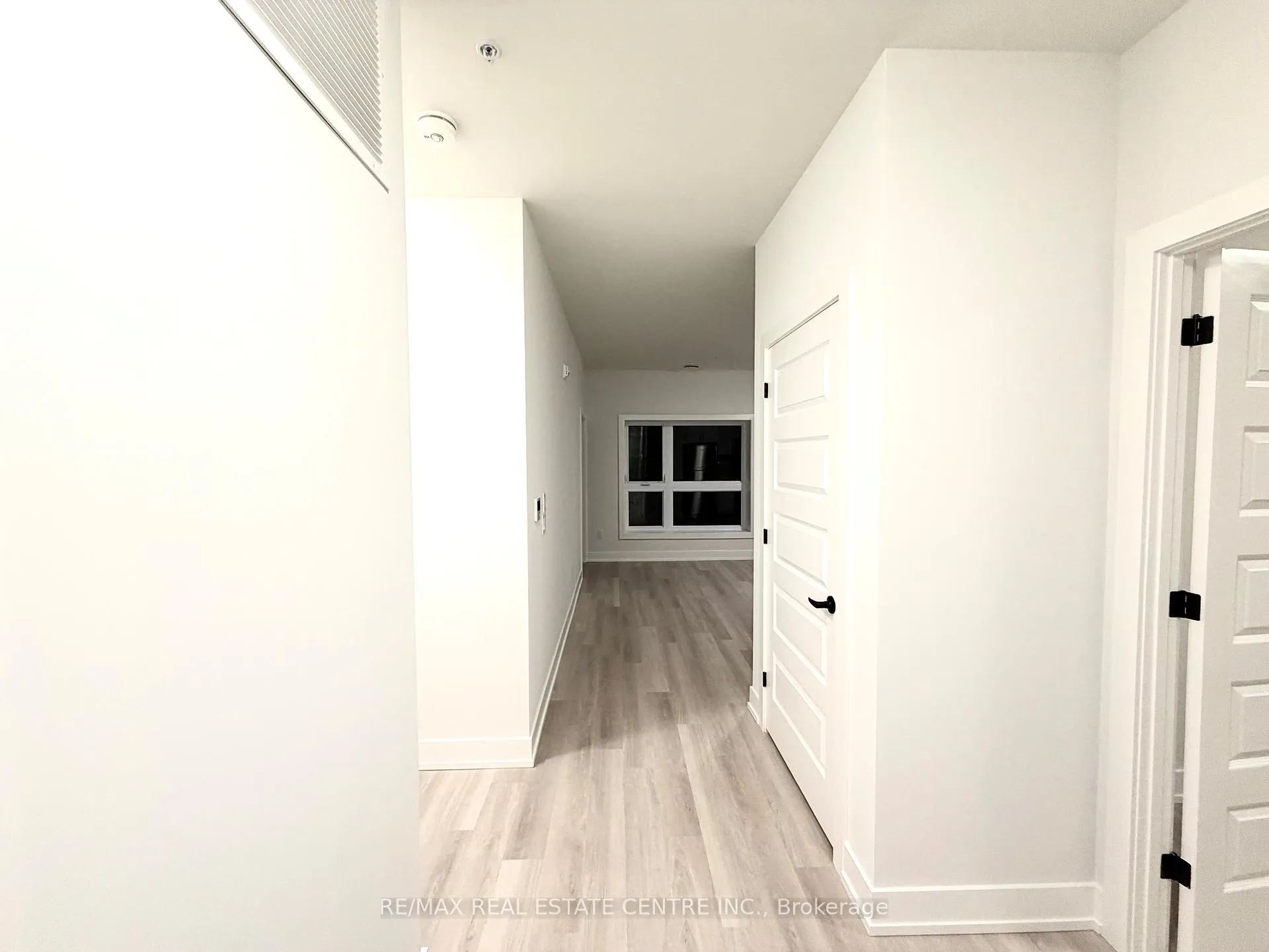 Photo 10 of Unit 401, 1100 Lackner Place, Kitchener — HOMEH