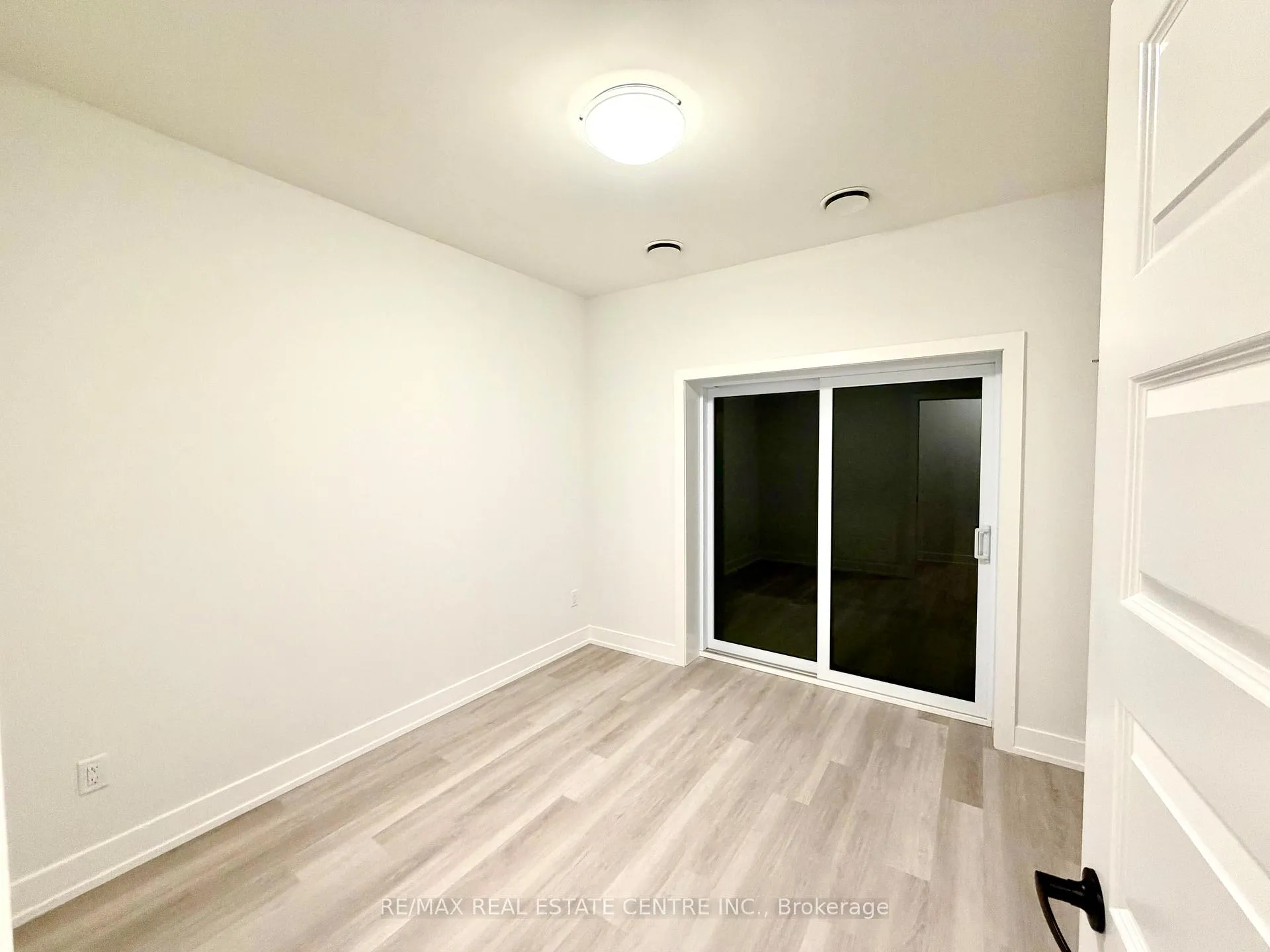 Photo 12 of Unit 401, 1100 Lackner Place, Kitchener — HOMEH
