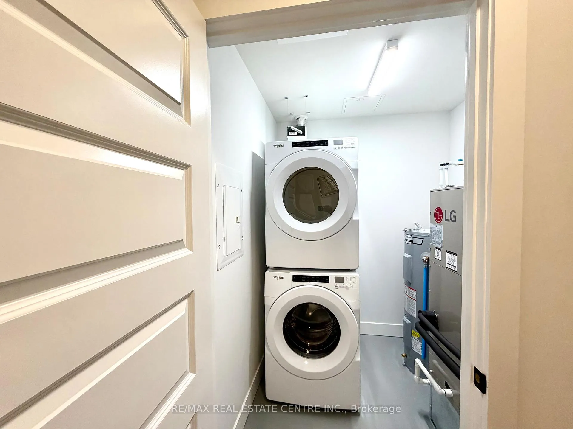 Photo 13 of Unit 401, 1100 Lackner Place, Kitchener — HOMEH