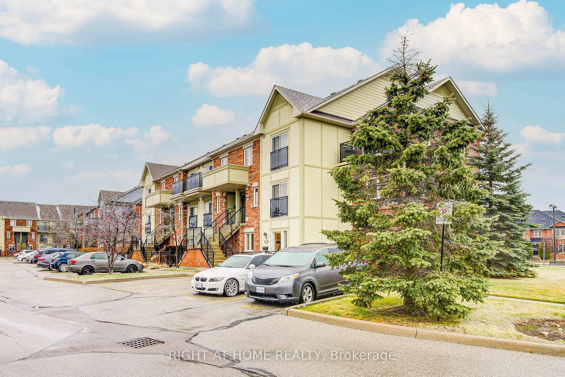 Photo 2 of Unit 25, 2285 Bur Oak Avenue S, Markham, Greensborough — HOMEH