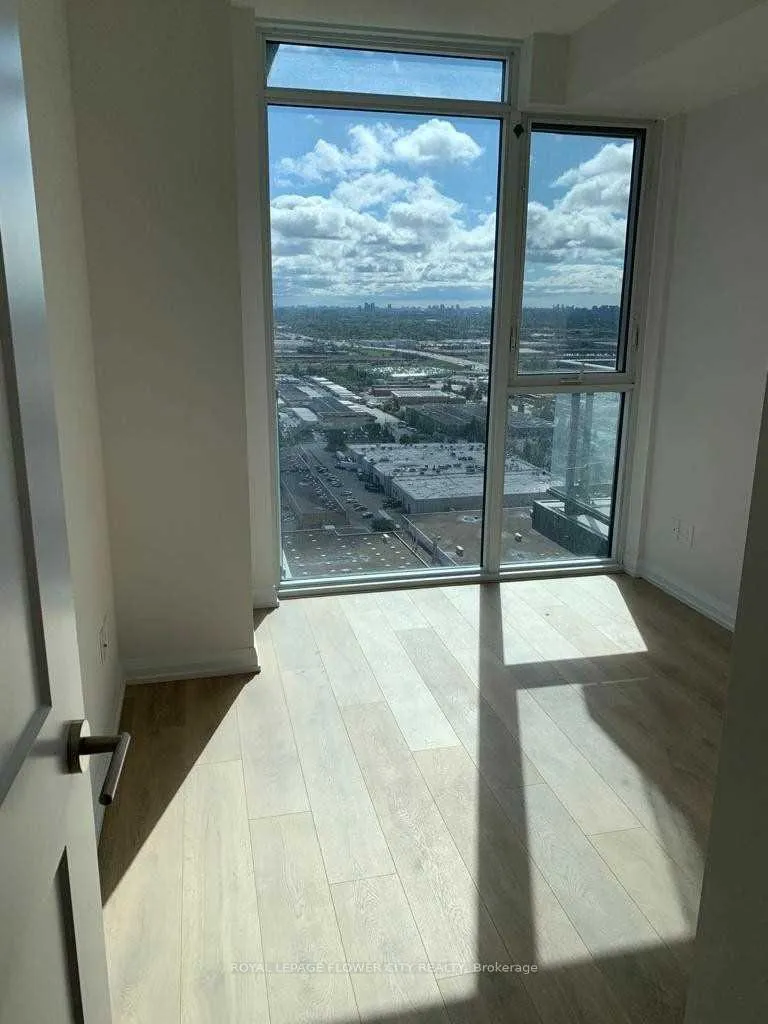 Photo 2 of Unit 3218, 7895 Jane Street, Vaughan, Concord — HOMEH