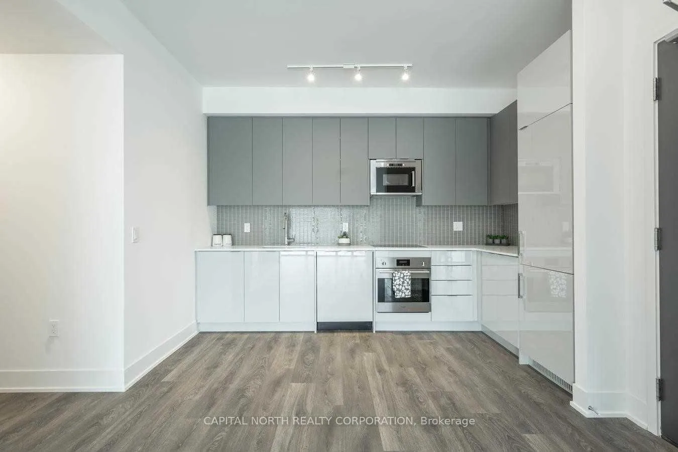 Photo 5 of Unit 324, 2908 Highway 7, Vaughan, Concord — HOMEH
