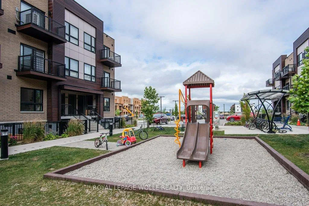 Photo 4 of Unit E11, 20 Palace Street, Kitchener — HOMEH