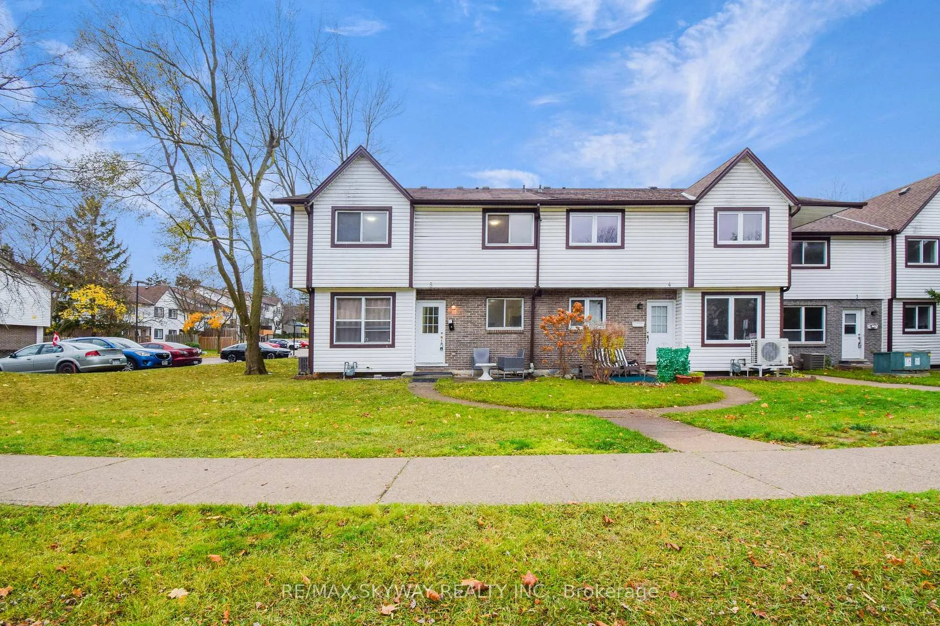 Photo 1 of Unit 5, 445 Pioneer Drive, Kitchener — HOMEH