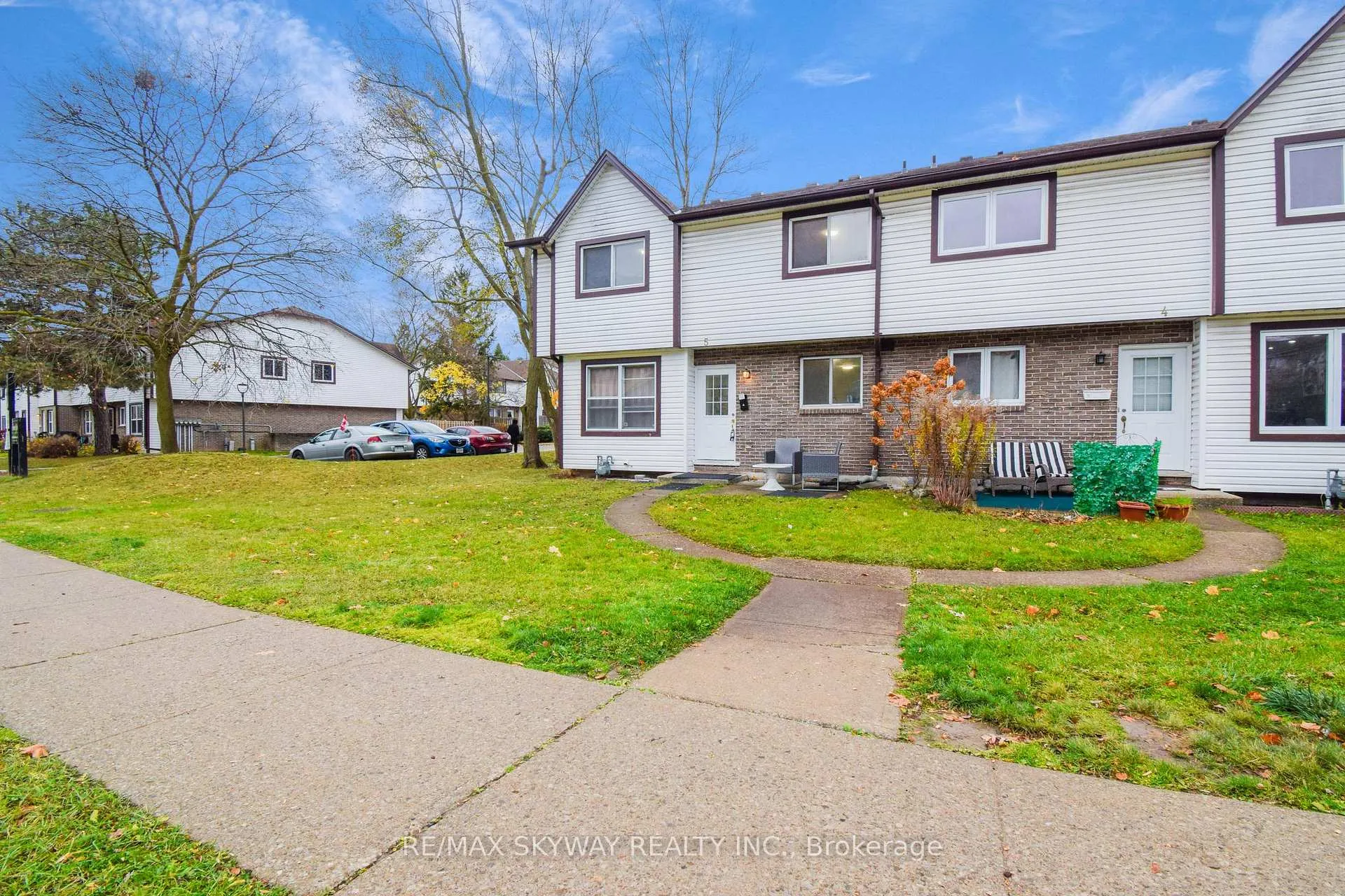 Photo 3 of Unit 5, 445 Pioneer Drive, Kitchener — HOMEH