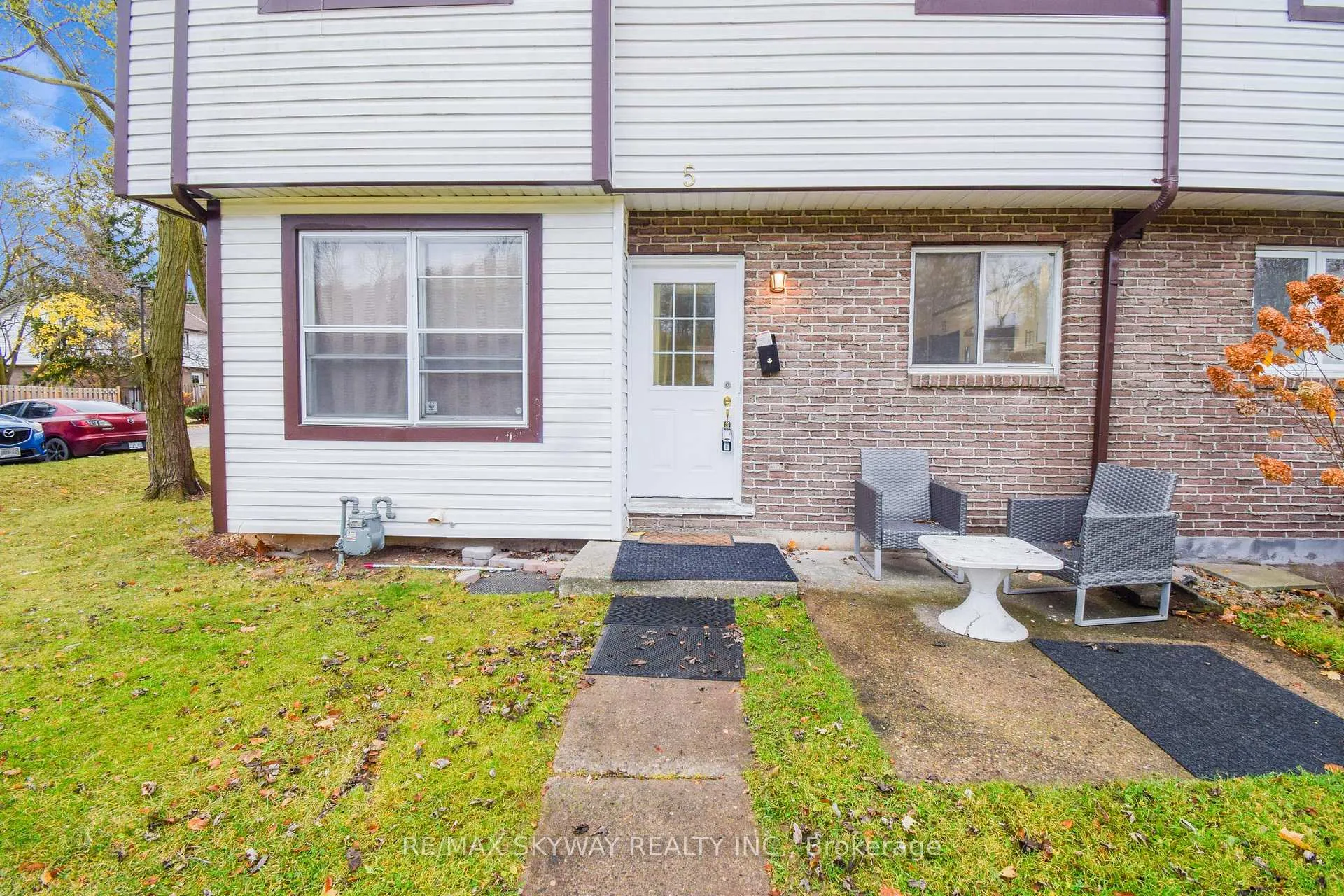 Photo 4 of Unit 5, 445 Pioneer Drive, Kitchener — HOMEH