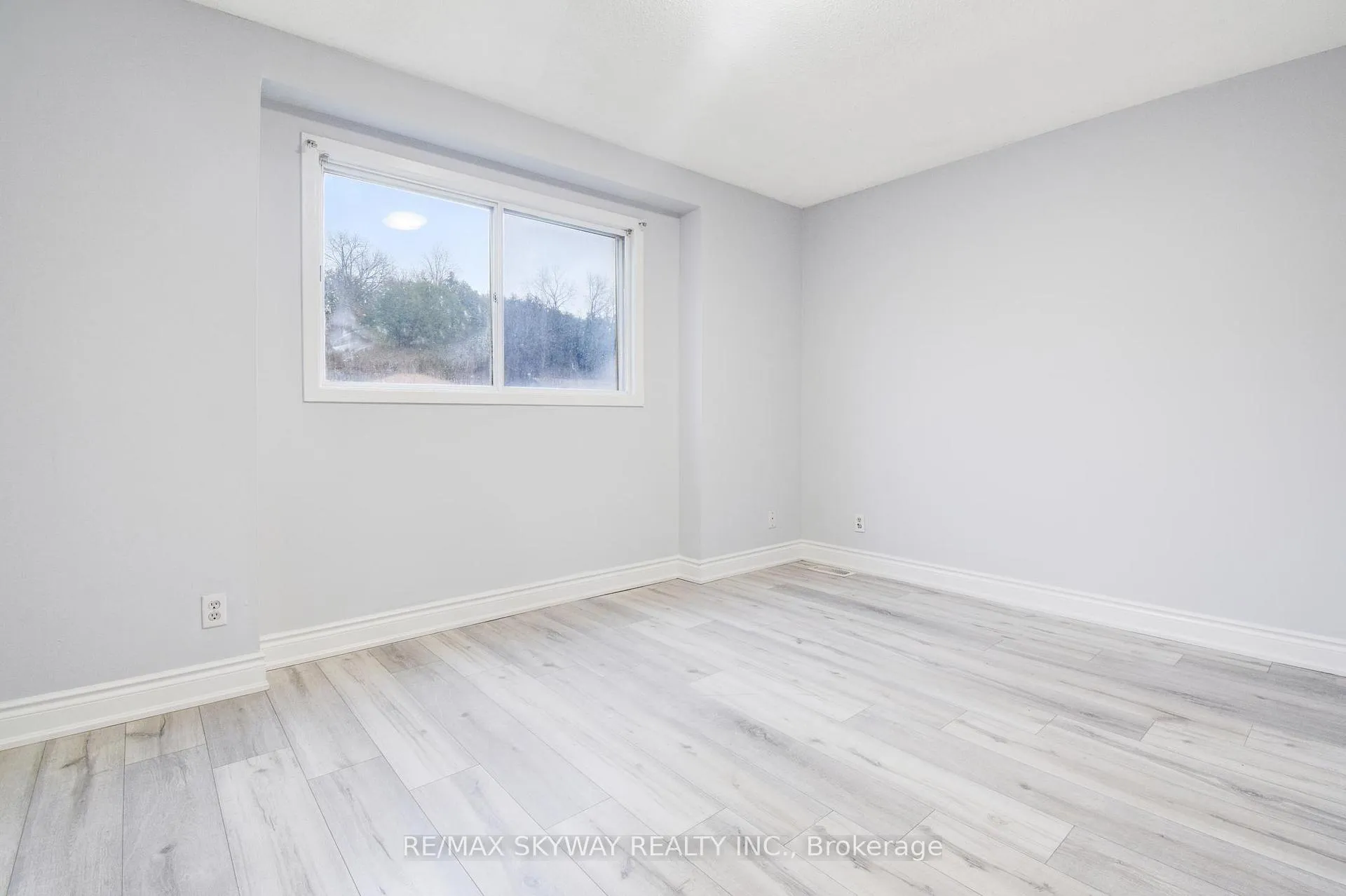 Photo 32 of Unit 5, 445 Pioneer Drive, Kitchener — HOMEH