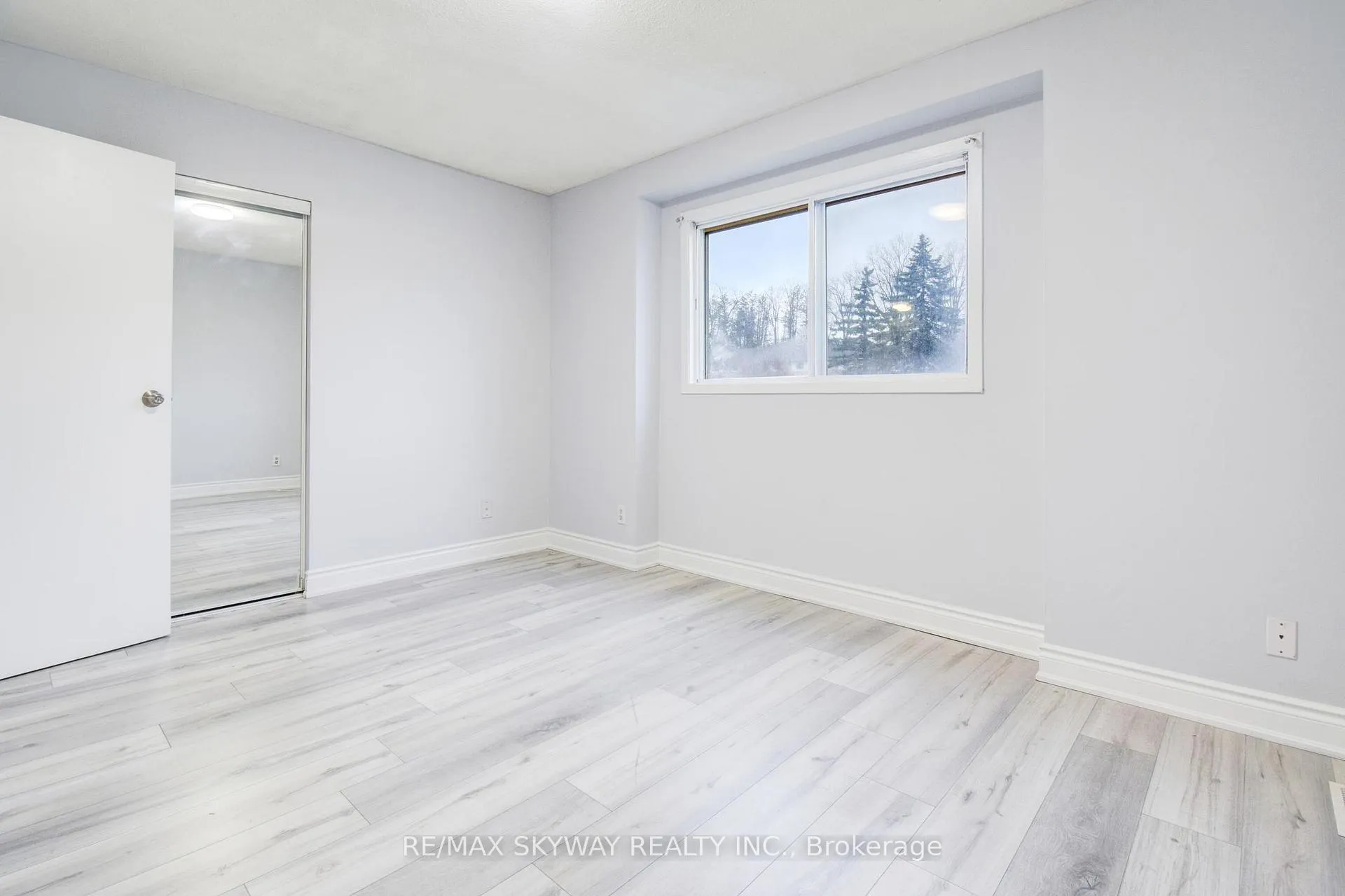 Photo 33 of Unit 5, 445 Pioneer Drive, Kitchener — HOMEH