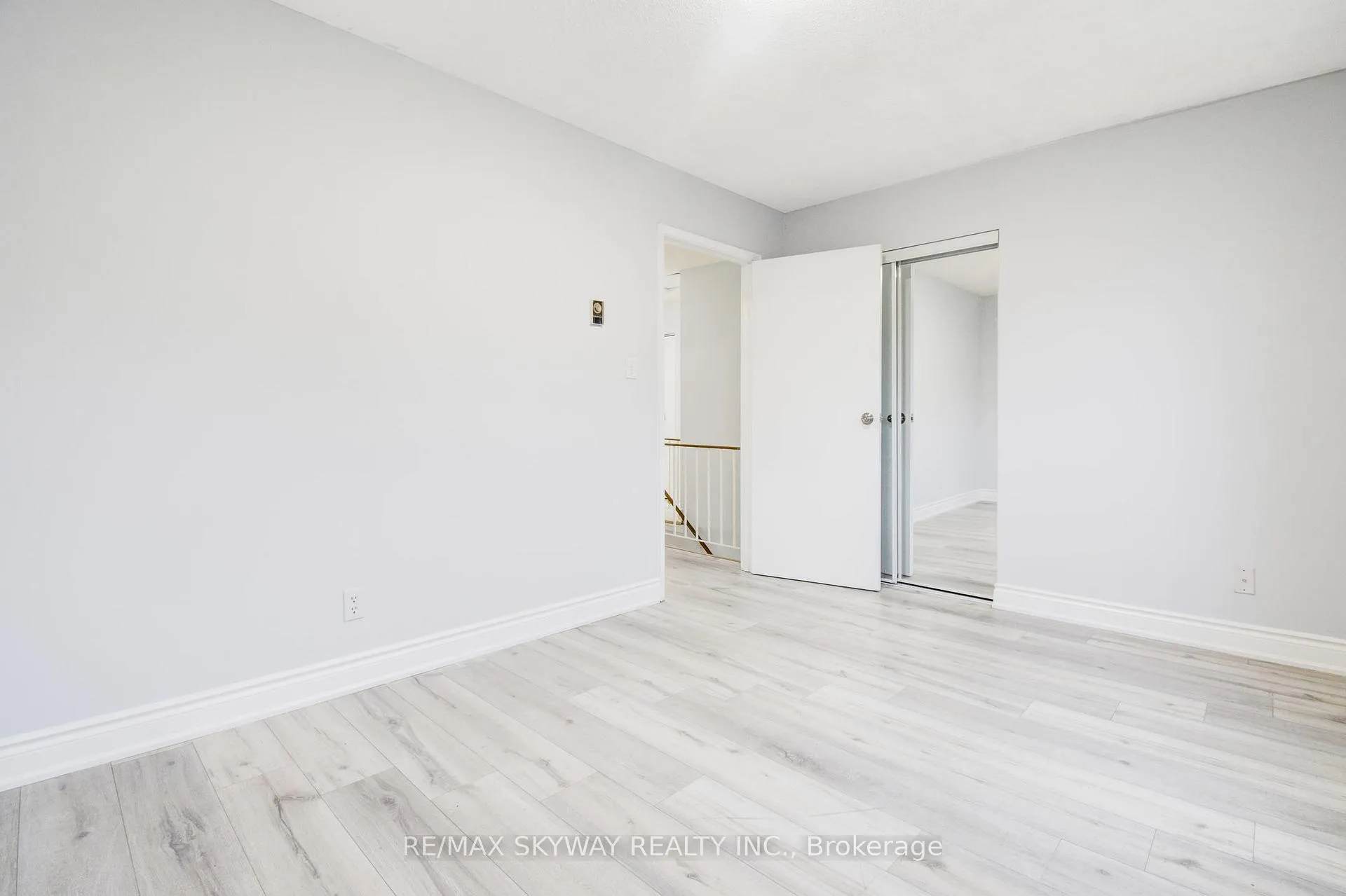Photo 34 of Unit 5, 445 Pioneer Drive, Kitchener — HOMEH