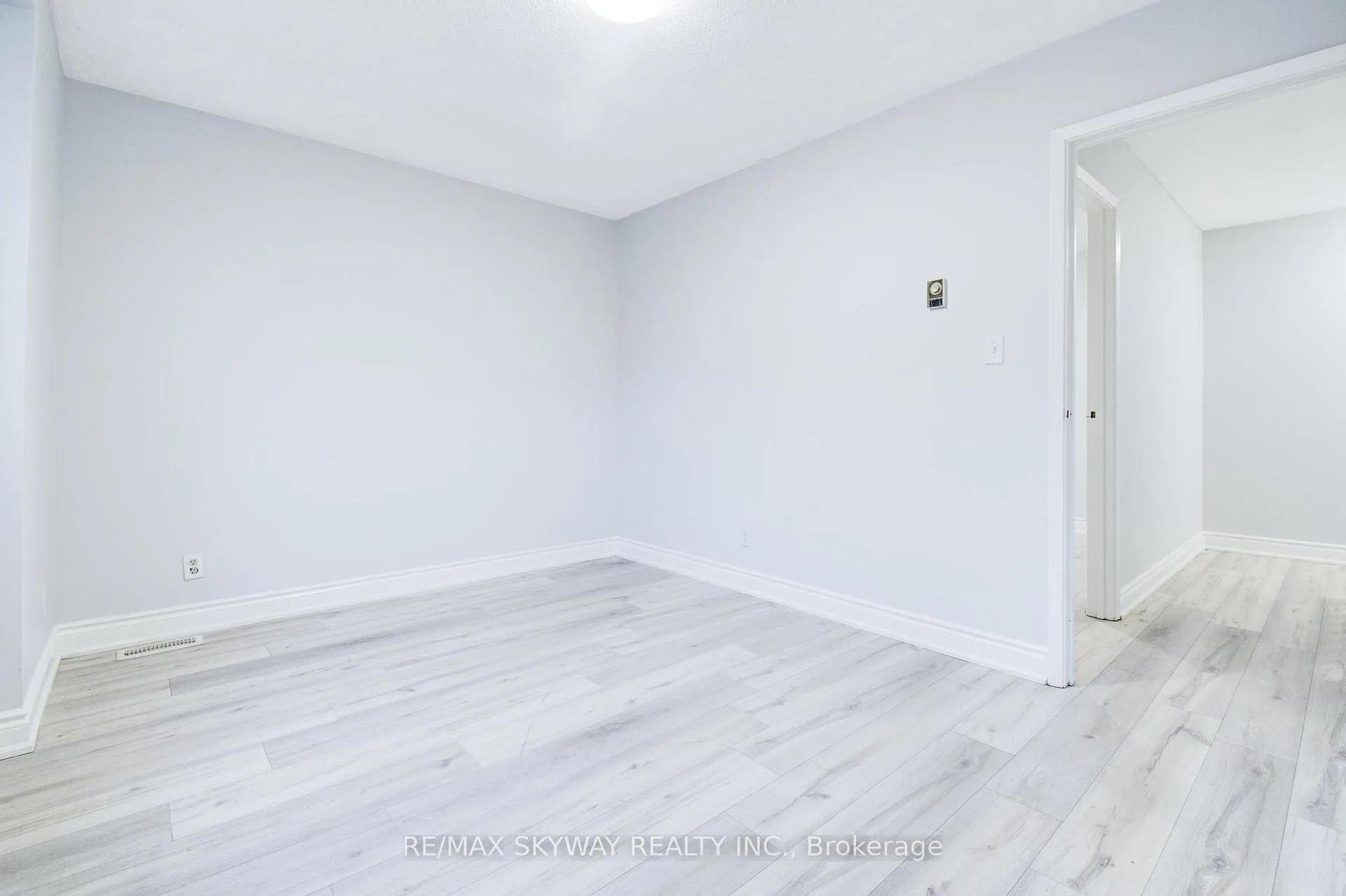 Photo 35 of Unit 5, 445 Pioneer Drive, Kitchener — HOMEH