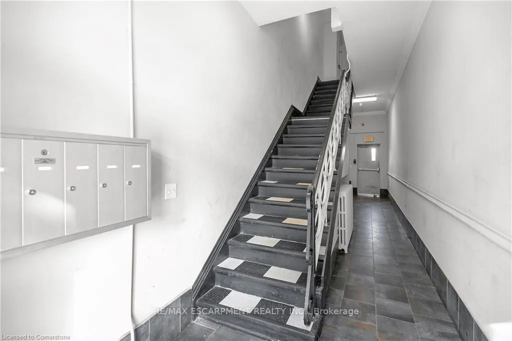 Photo 7 of Unit 301, 63 John Street S, Hamilton, Corktown — HOMEH
