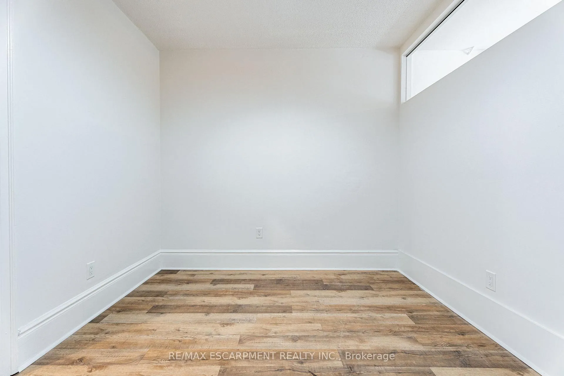 Photo 12 of Unit 301, 63 John Street S, Hamilton, Corktown — HOMEH