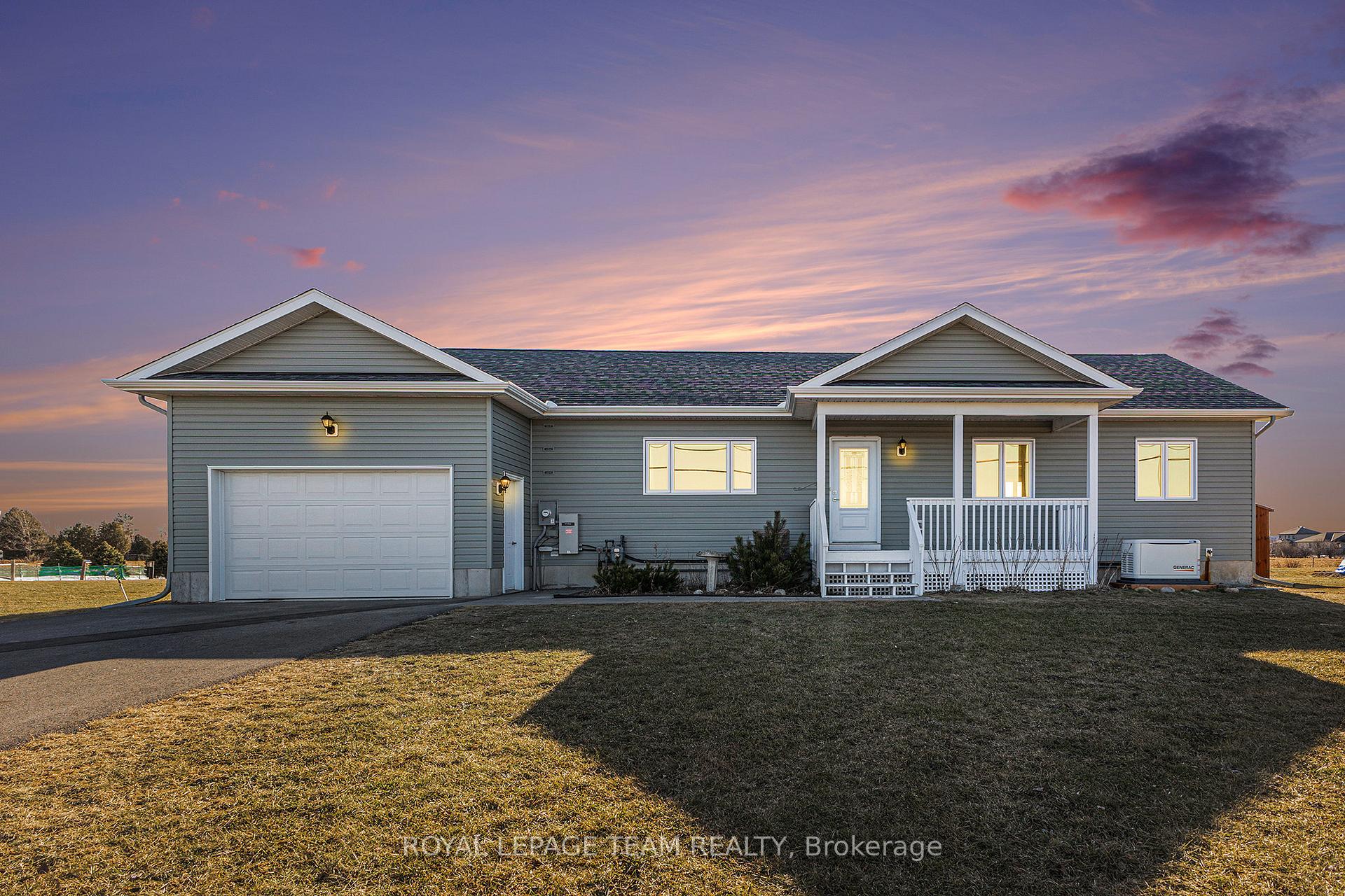 Front of 2833 Dunrobin Road