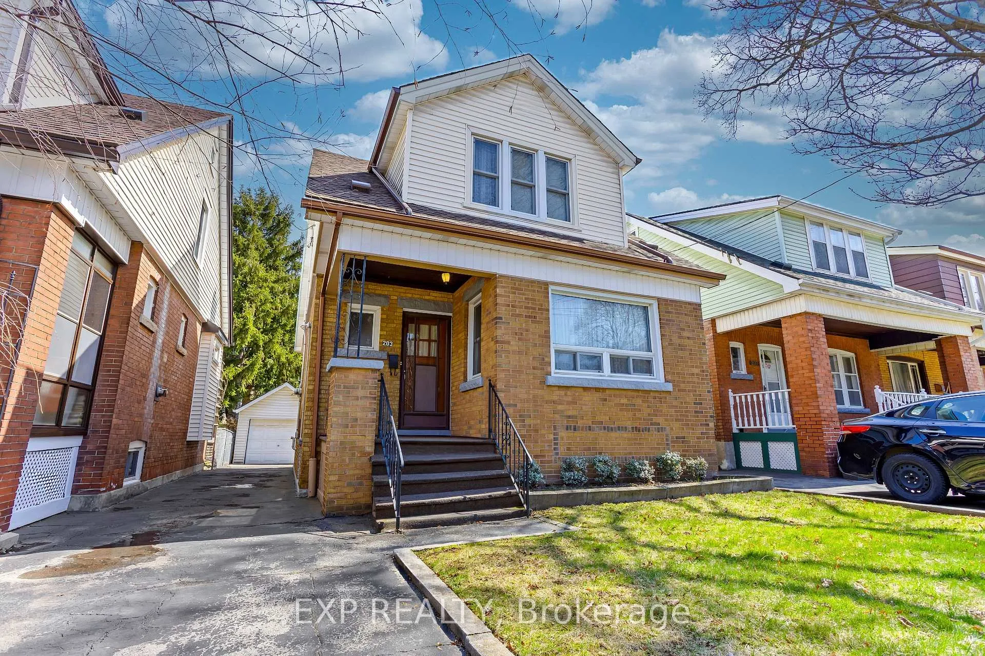 Photo 1 of 203 Balmoral Avenue S, Hamilton, Delta — HOMEH